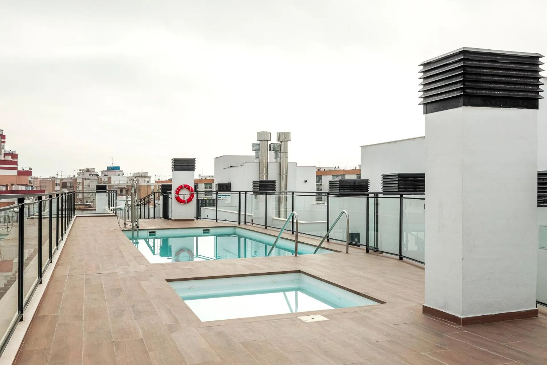 Pool view in Uxama Sevilla Luxury Penthouse en Triana - Terraza y parking privados - piscina