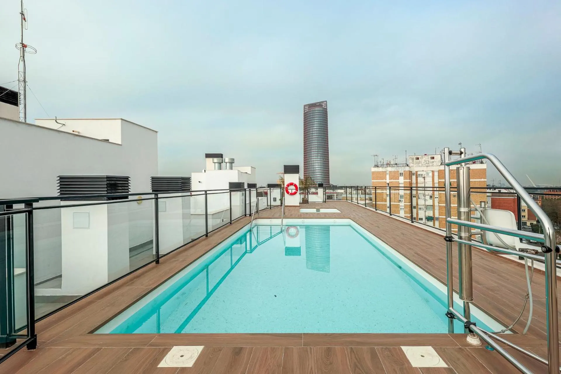 Pool view in Uxama Sevilla Luxury Penthouse en Triana - Terraza y parking privados - piscina