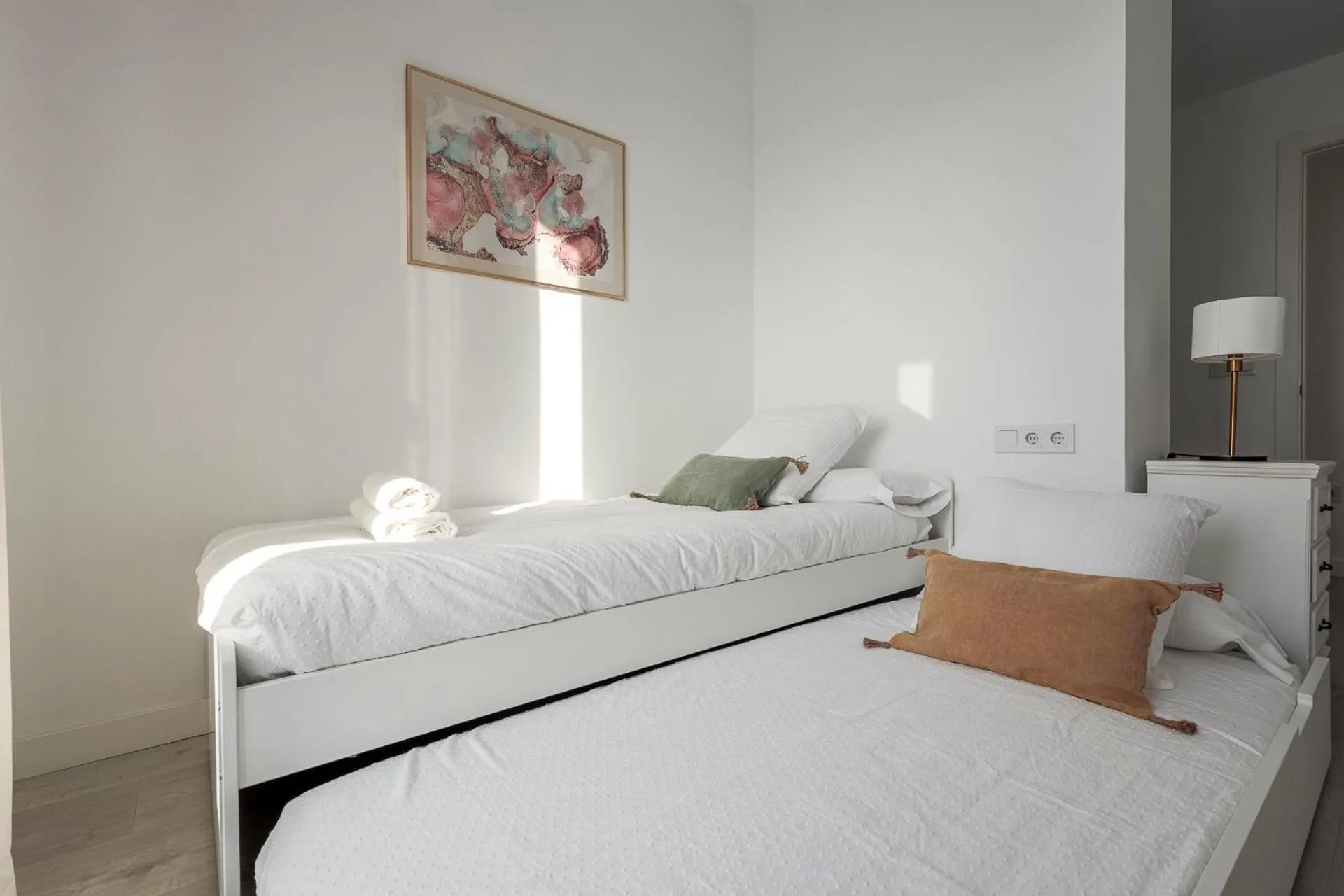 Photo of the whole room, Bed in Uxama Sevilla Luxury Penthouse en Triana - Terraza y parking privados - piscina