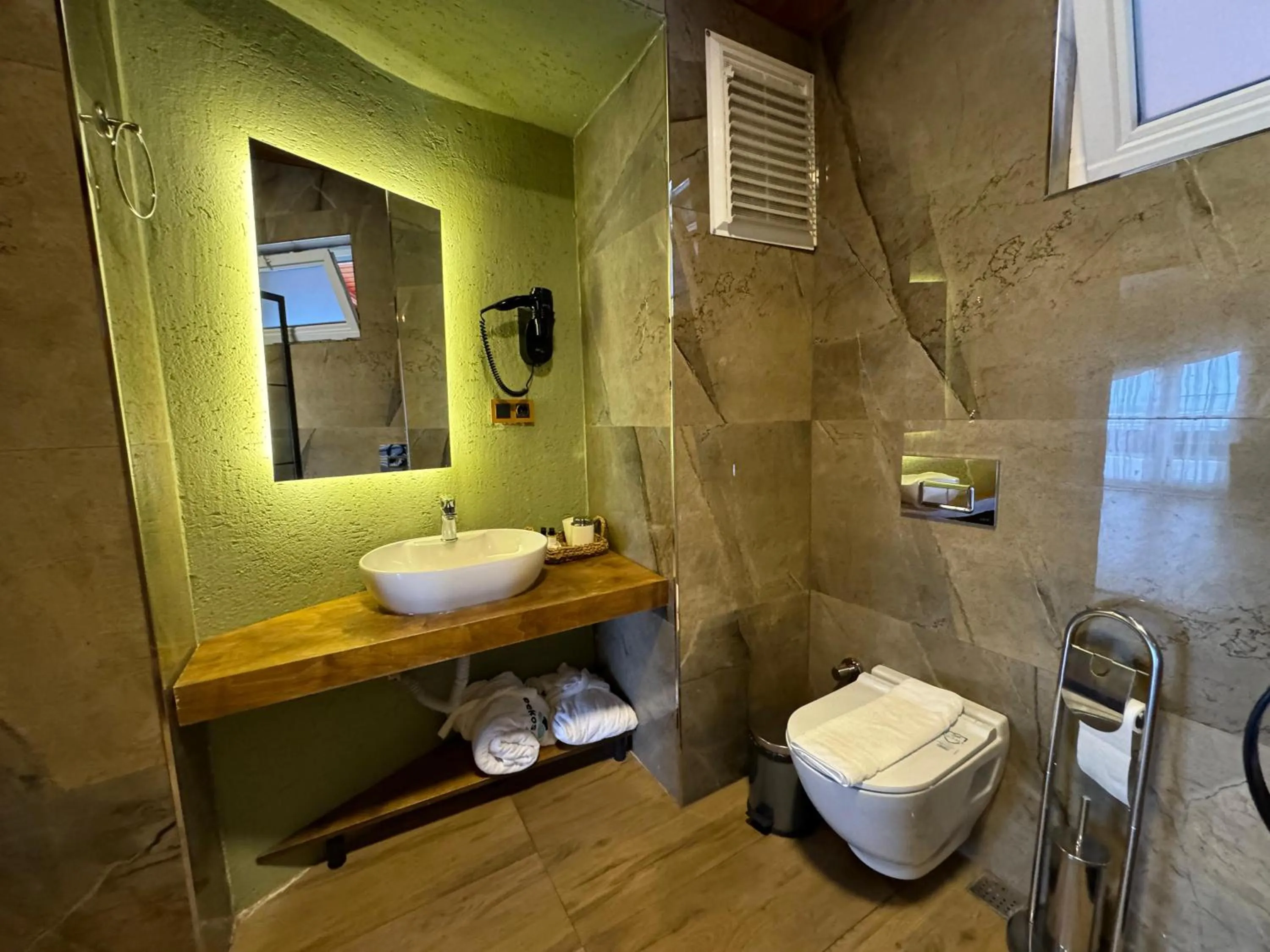 Shower in Istanbul Airport Treekos Suite Hotel