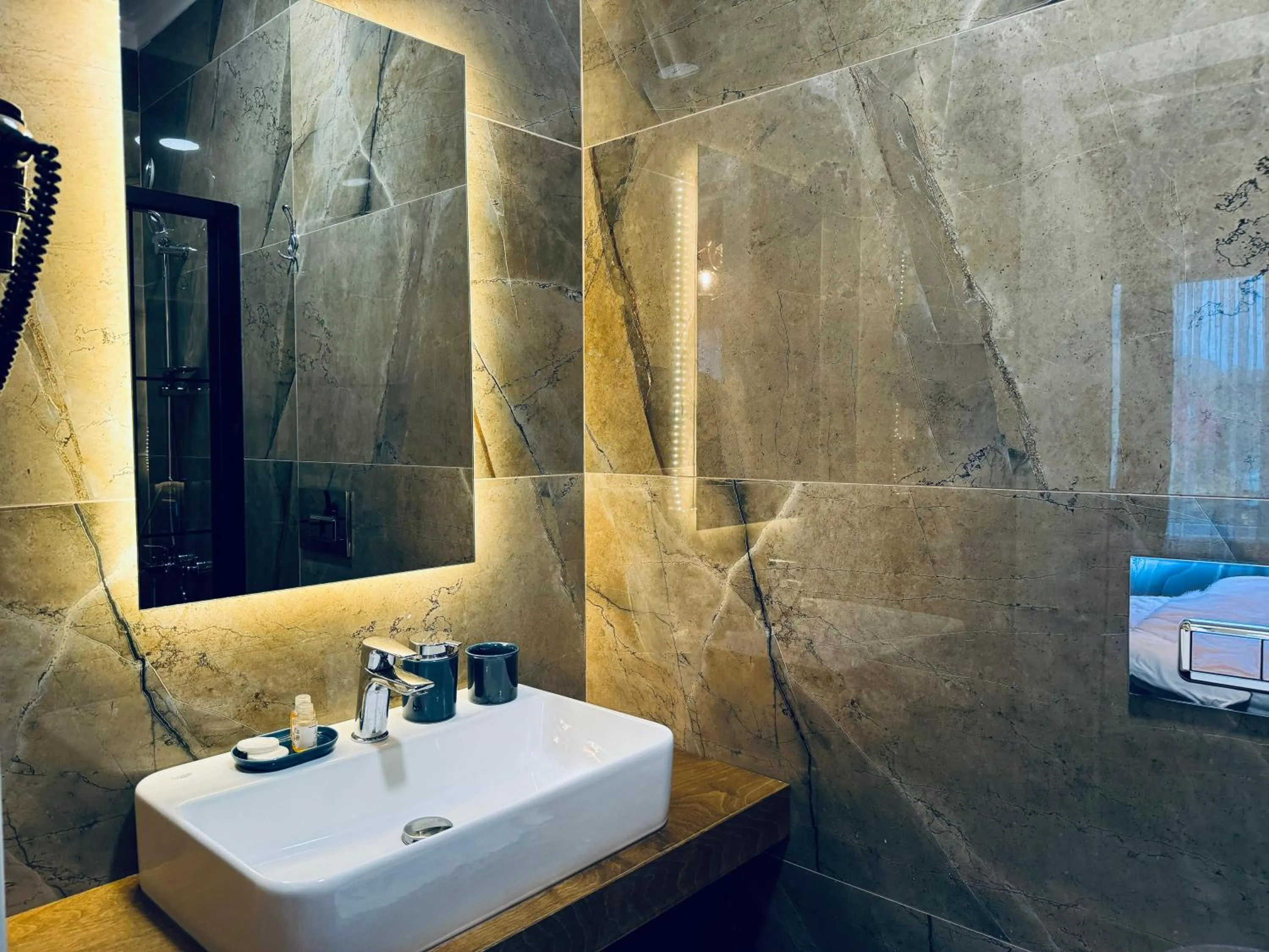 Shower in Istanbul Airport Treekos Suite Hotel