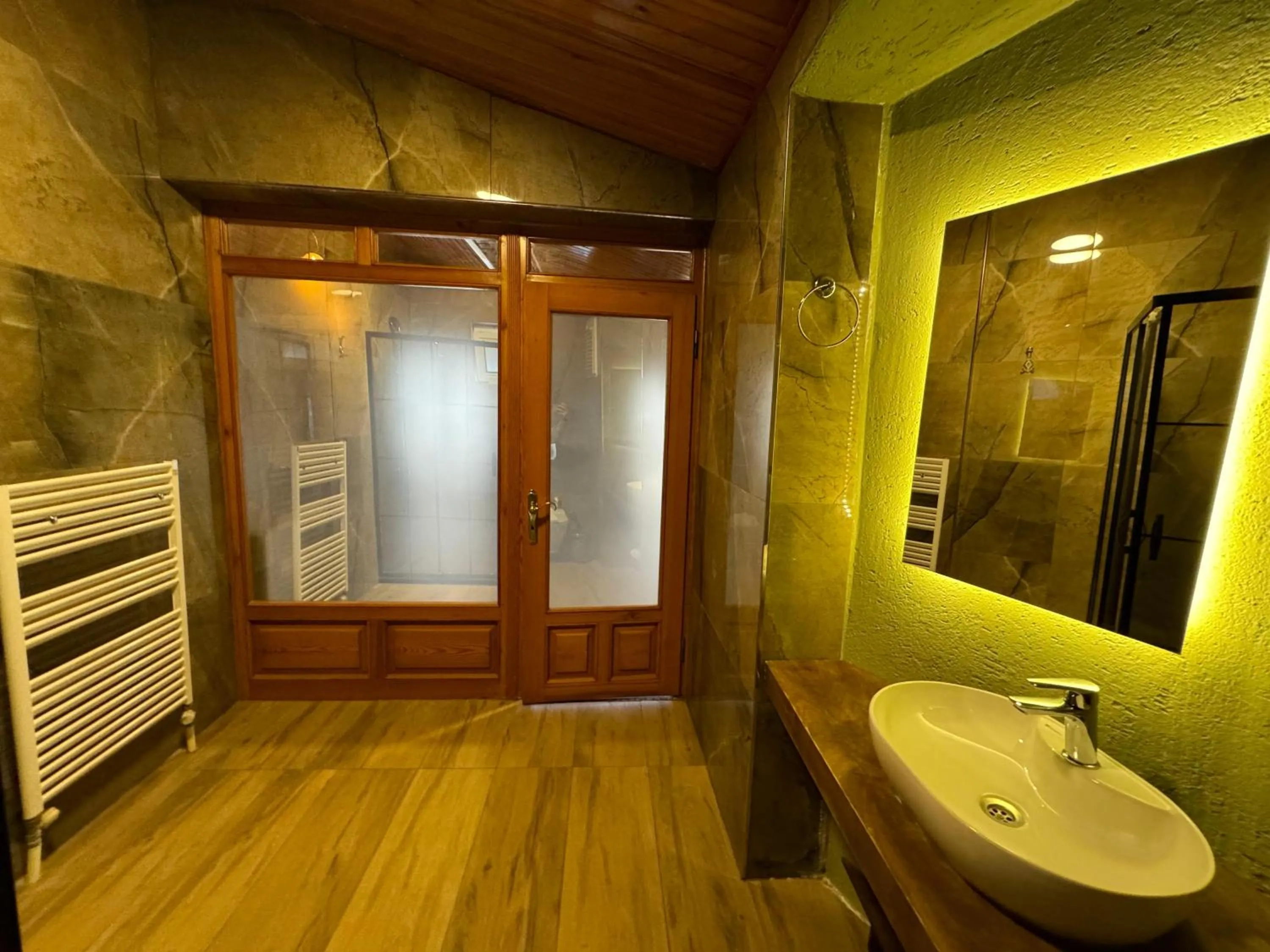 Shower in Istanbul Airport Treekos Suite Hotel