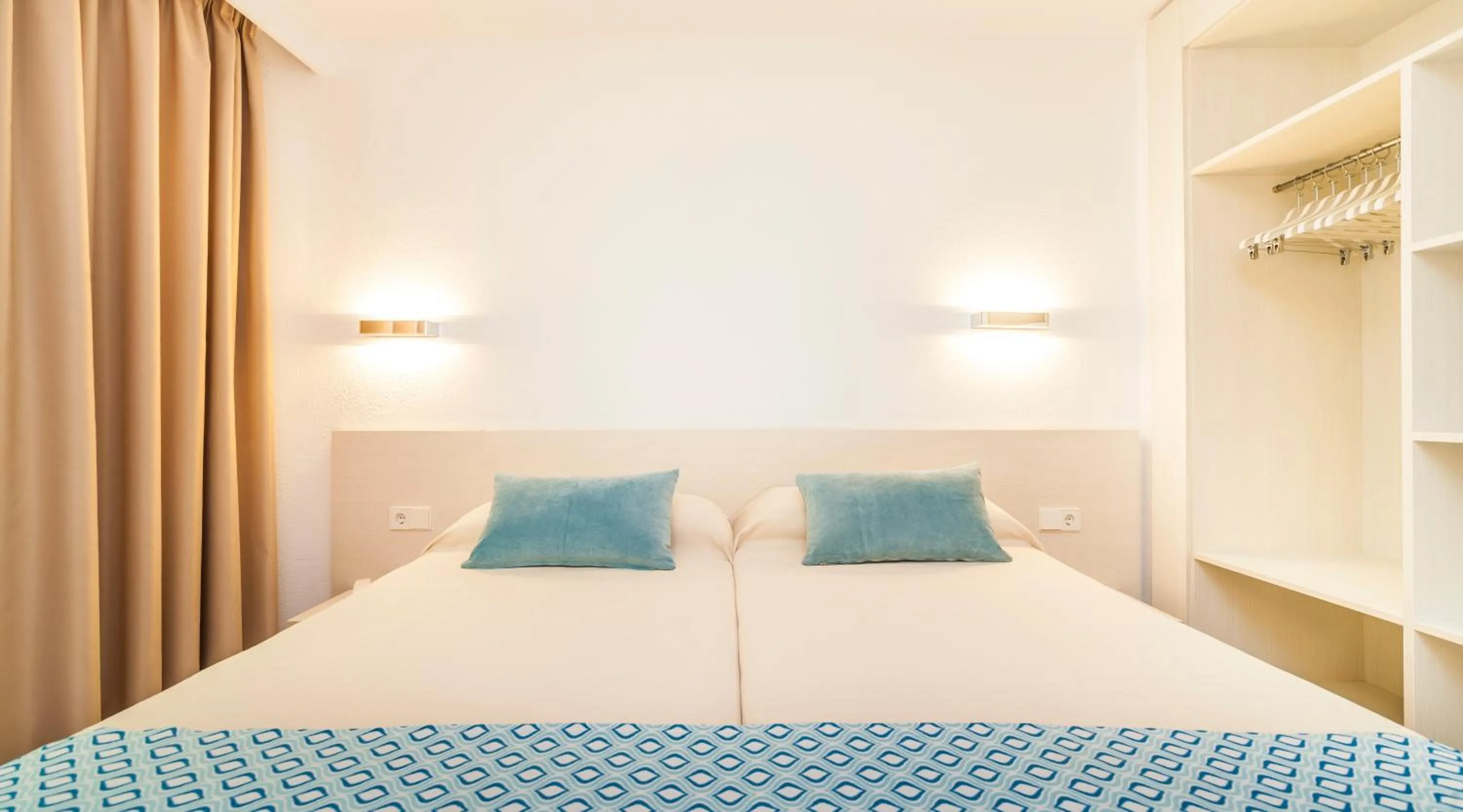 Bedroom, Bed in Globales Bouganvilla