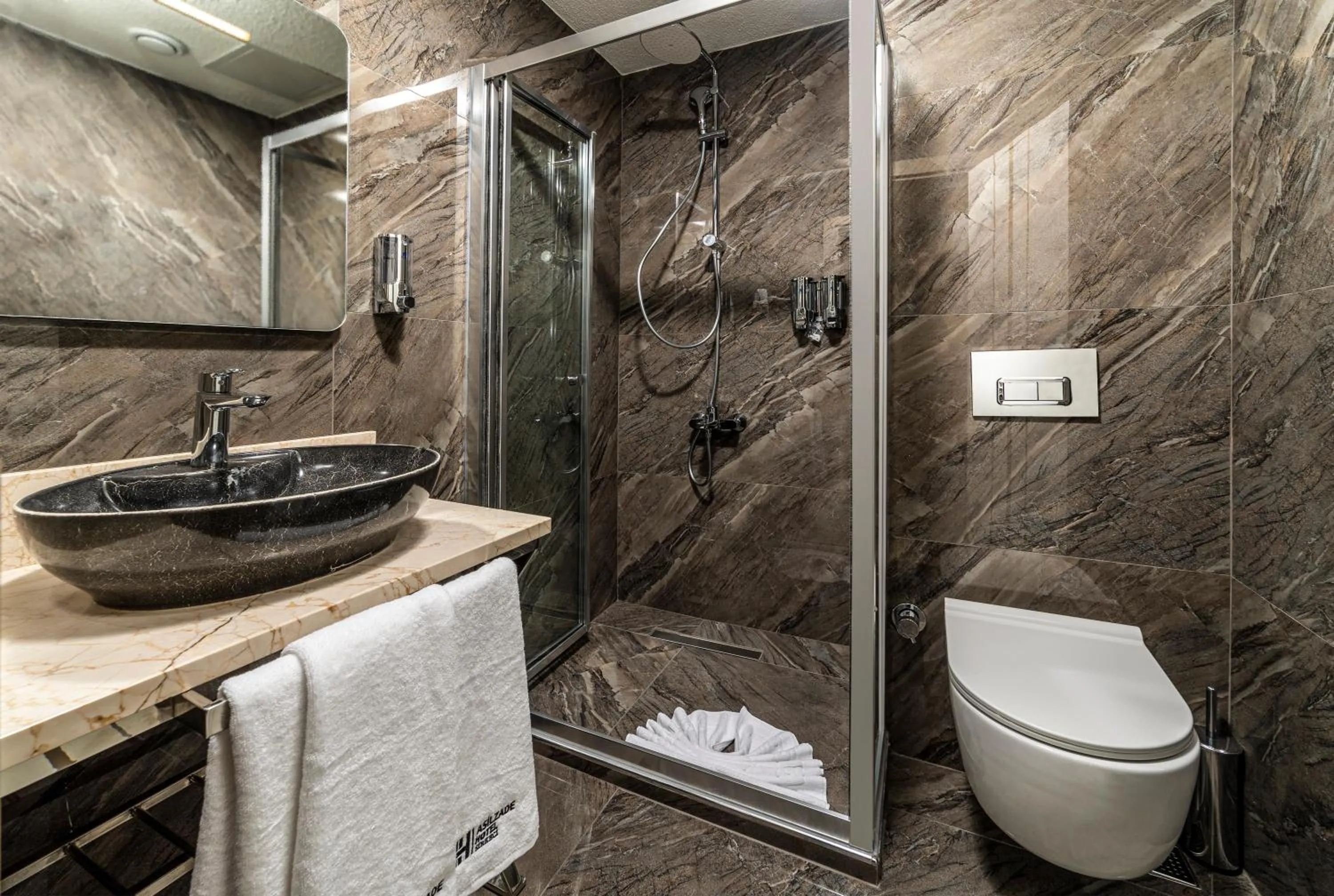 Shower in Asilzade Hotel Sirkeci