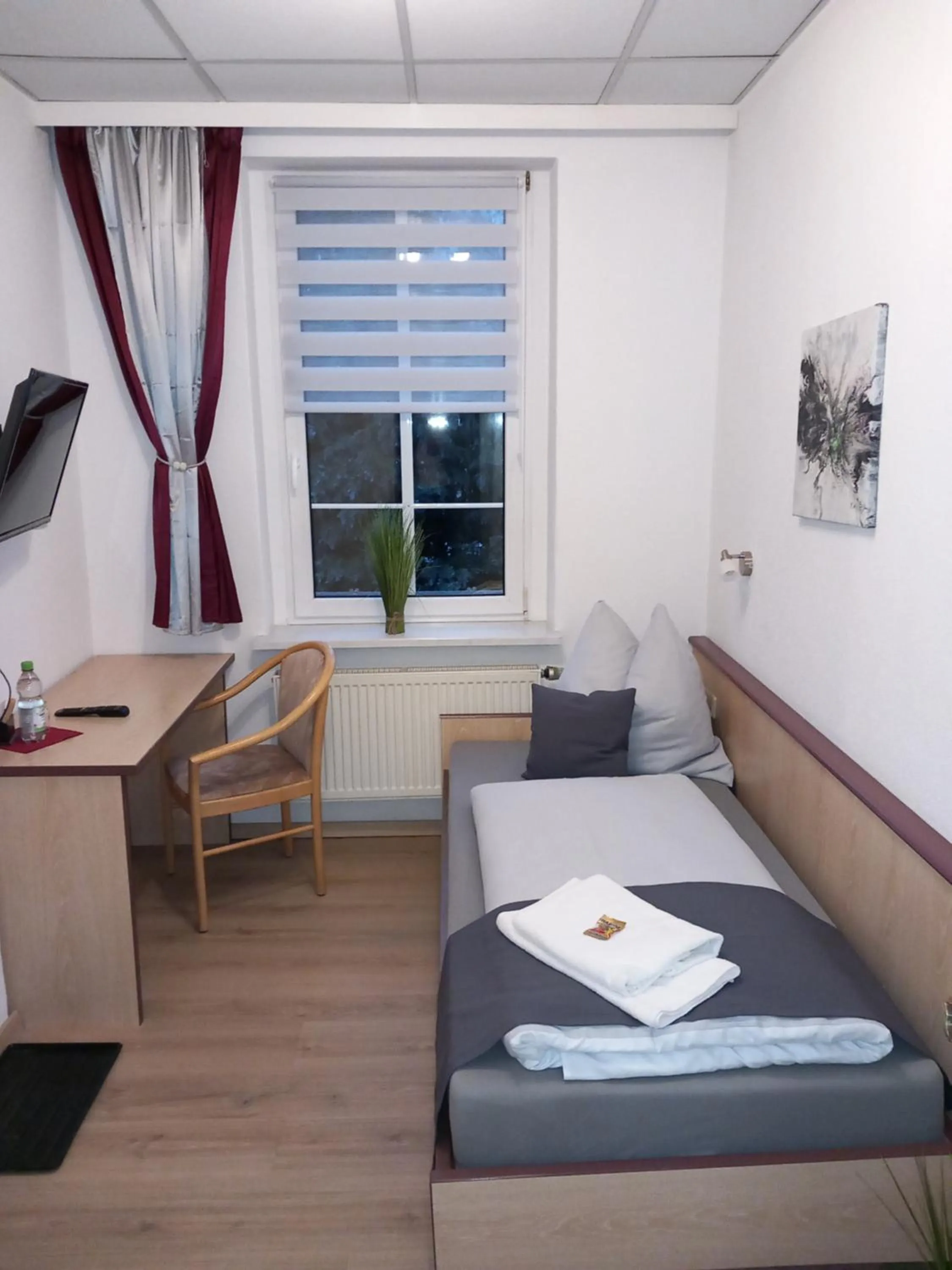 Photo of the whole room, Bed in Hotel Eintracht