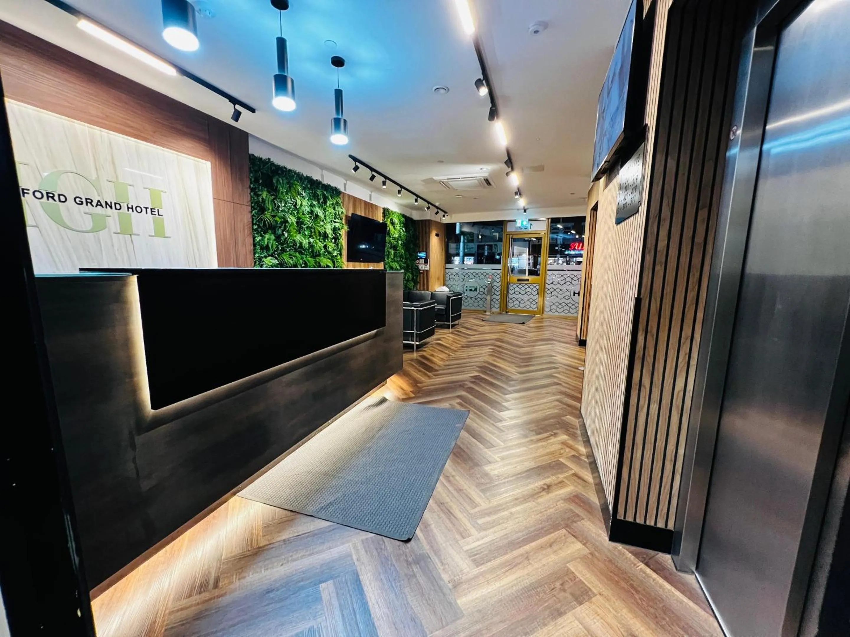 Lobby or reception in Ilford Grand Hotel