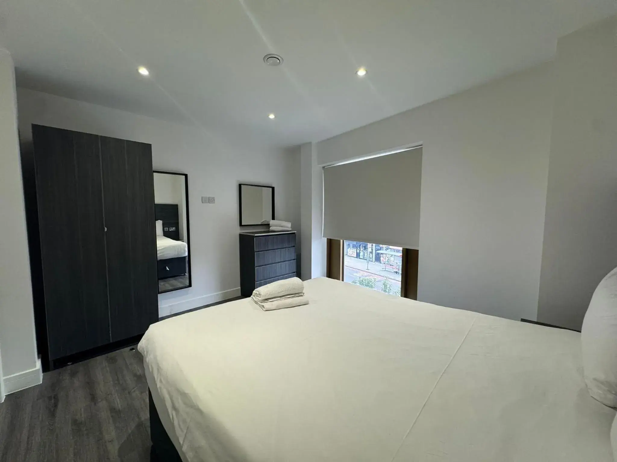 Bedroom, Bed in Ilford Grand Hotel Bedroom, Bed in Ilford Grand Hotel