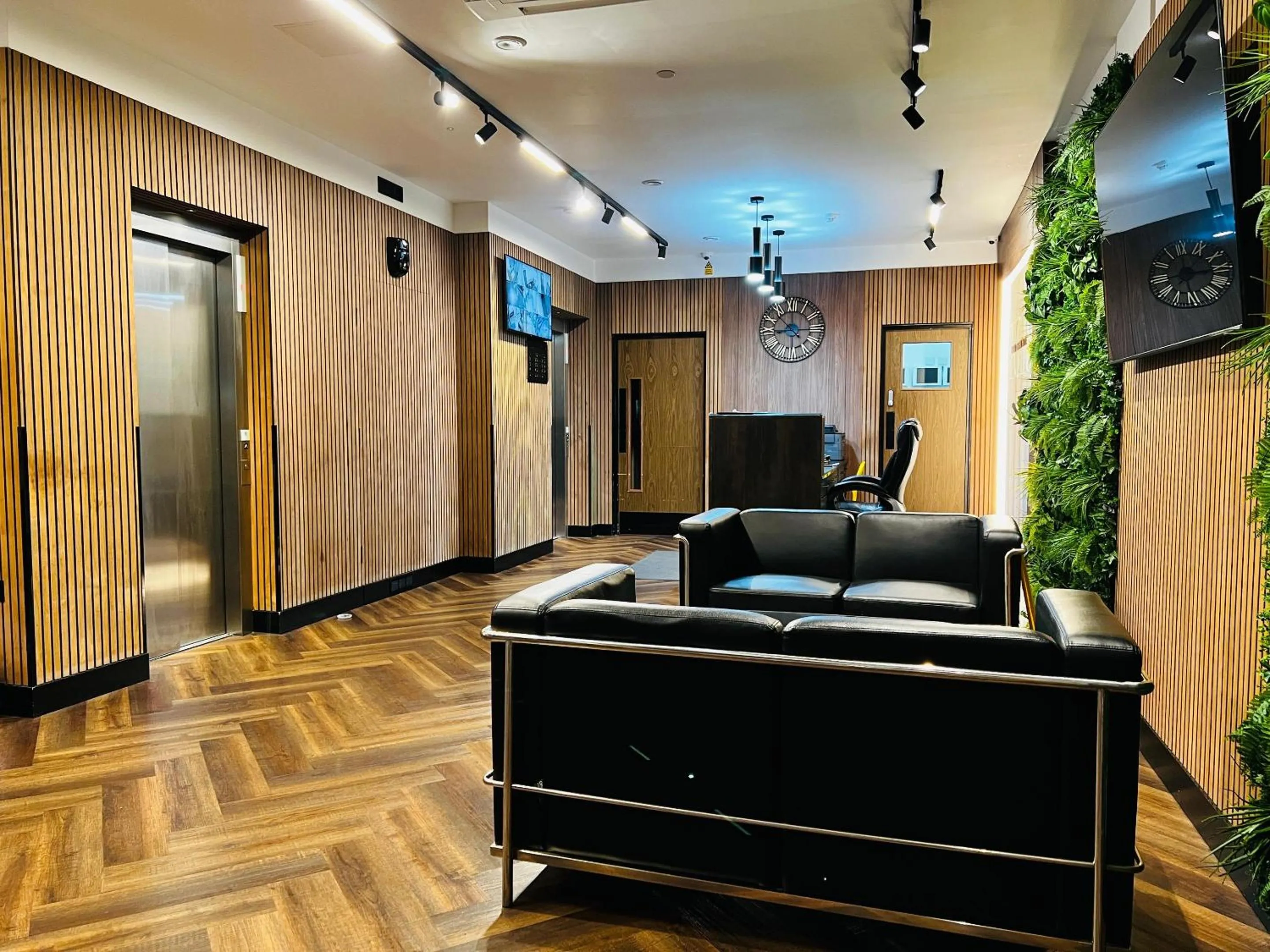 Lobby or reception in Ilford Grand Hotel