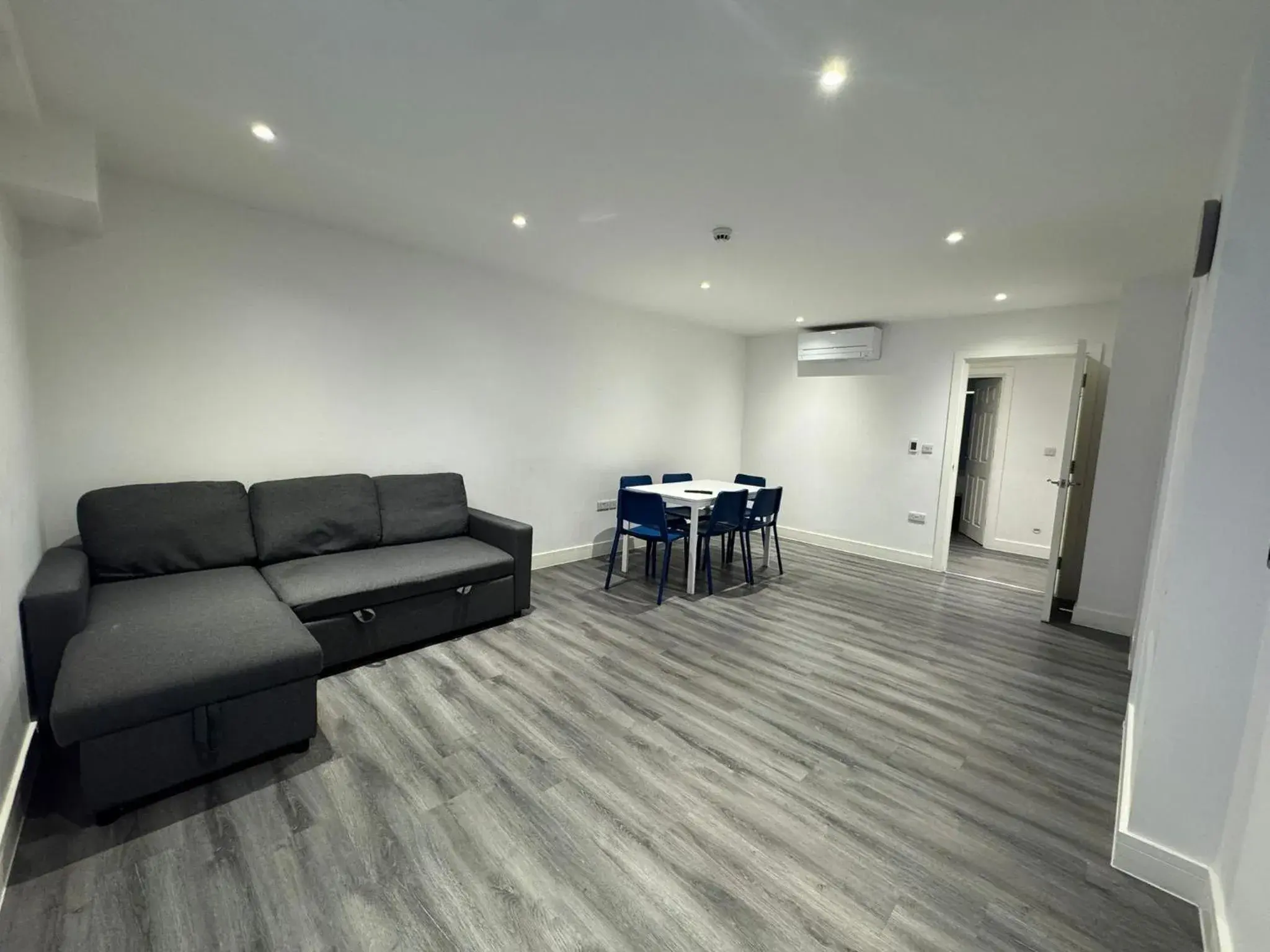 Living room in Ilford Grand Hotel Living room in Ilford Grand Hotel