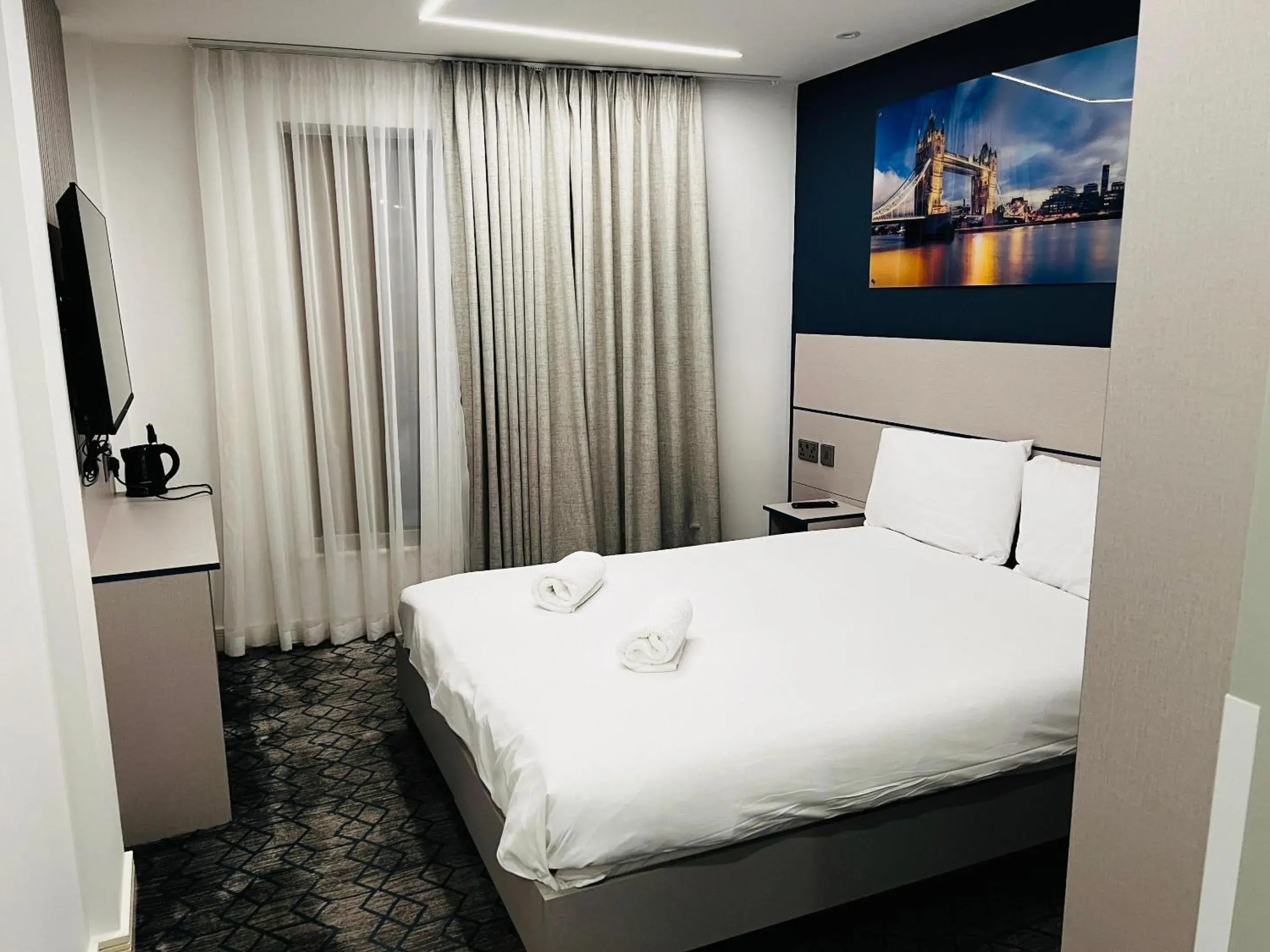 Bedroom, Bed in Ilford Grand Hotel Bedroom, Bed in Ilford Grand Hotel