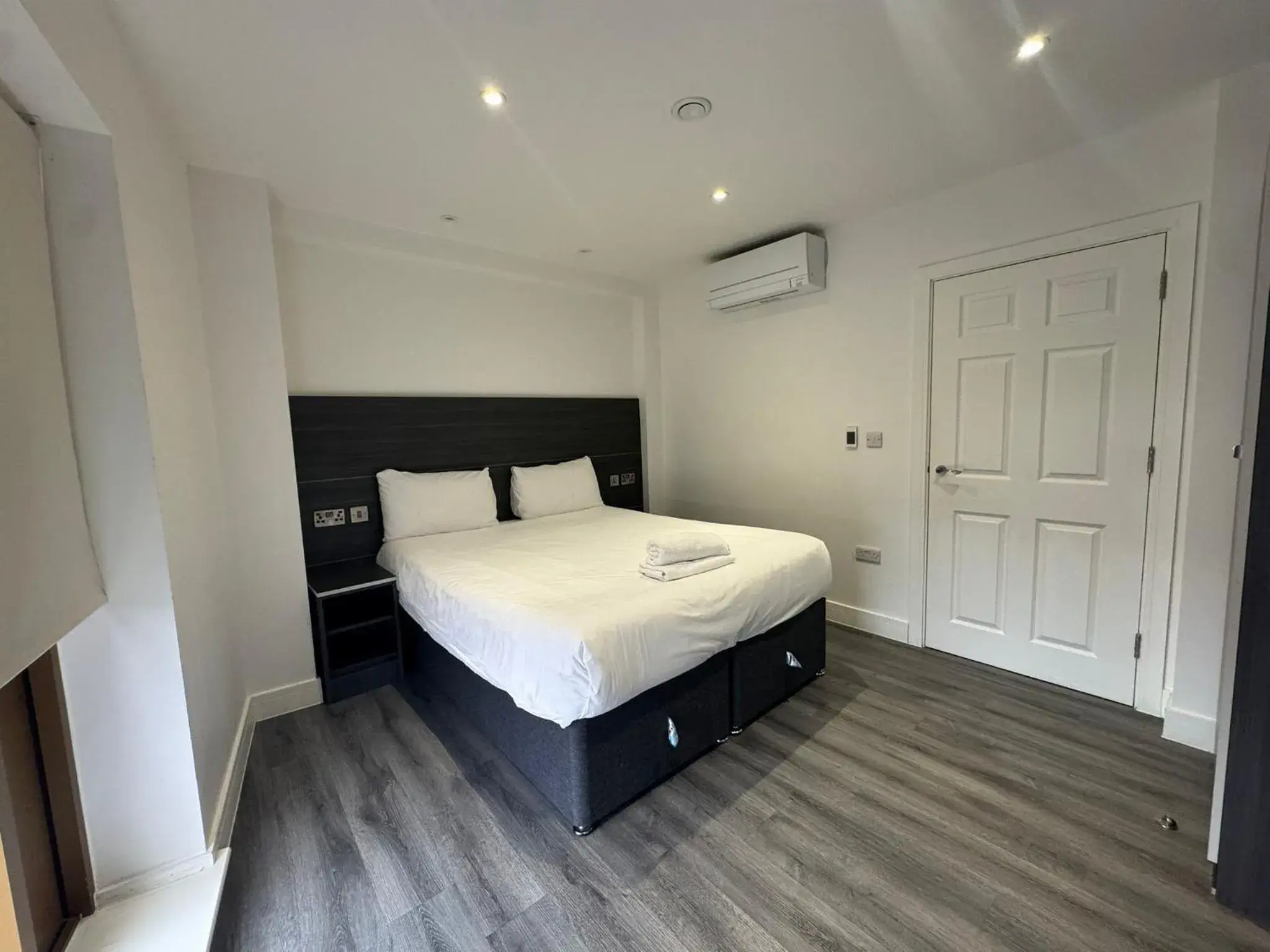 Bedroom, Bed in Ilford Grand Hotel Bedroom, Bed in Ilford Grand Hotel