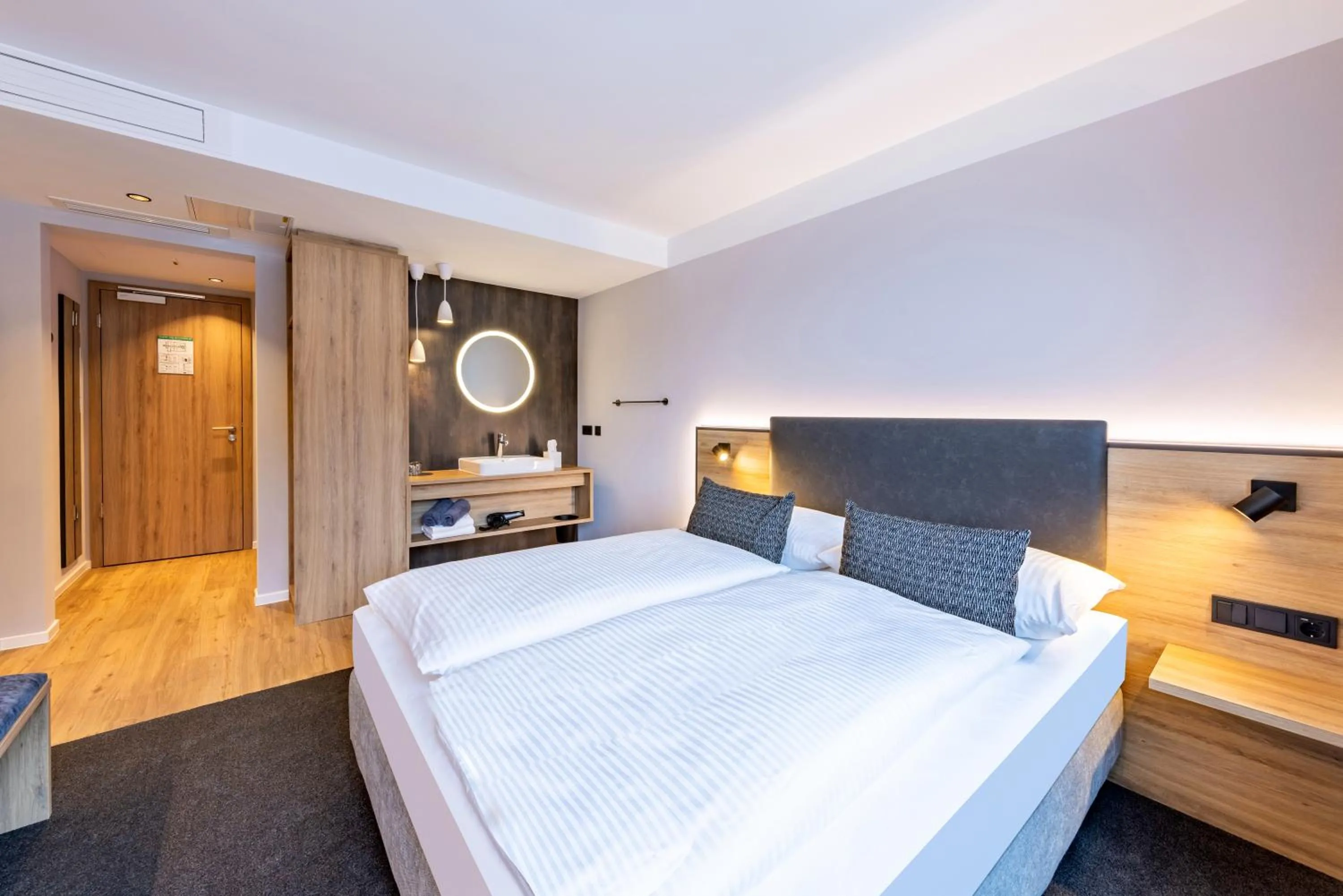 Photo of the whole room, Bed in BOLLWERK Lifestyle Hotel, automatisiertes Hotel mit Self Check In