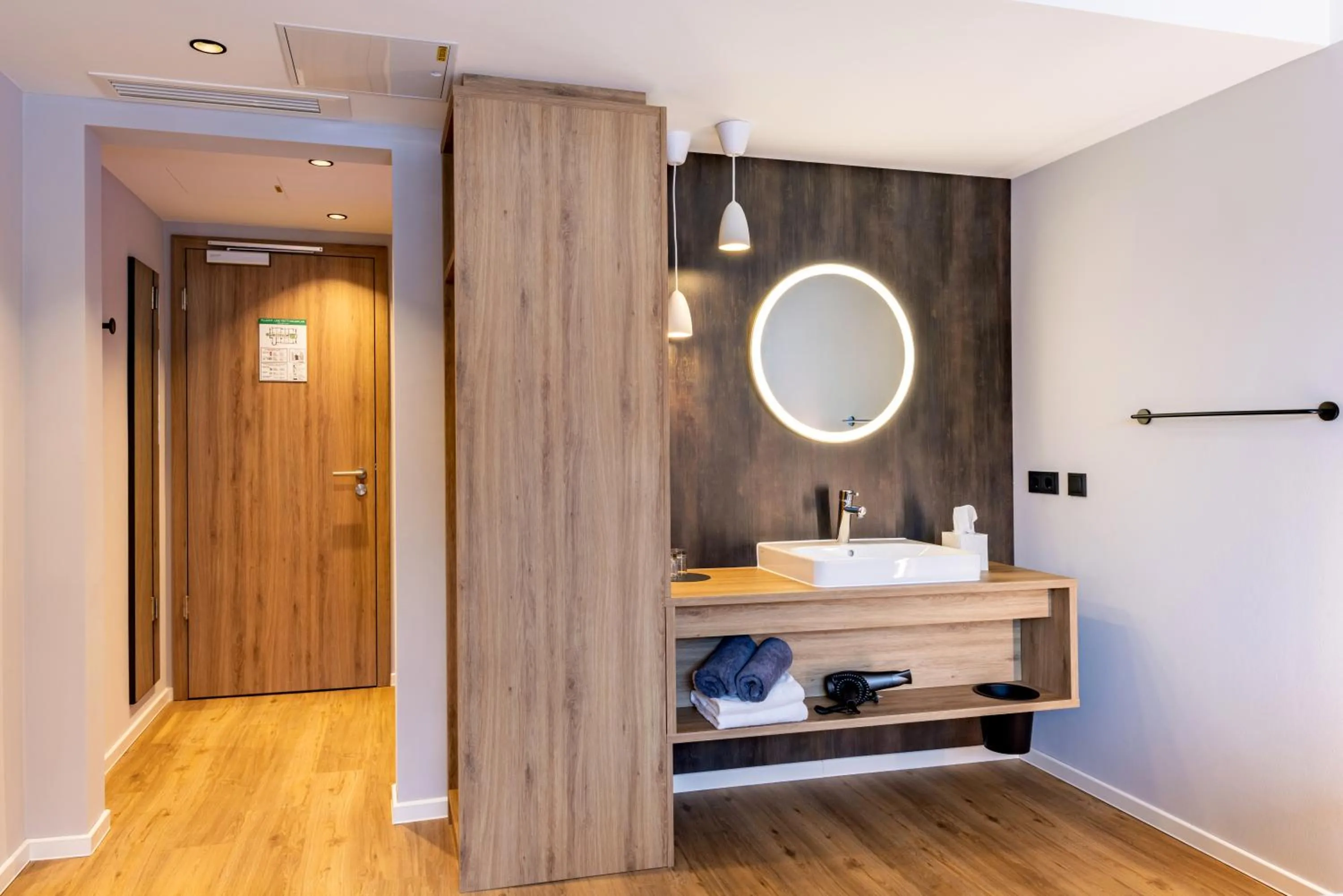 Photo of the whole room in BOLLWERK Lifestyle Hotel, automatisiertes Hotel mit Self Check In