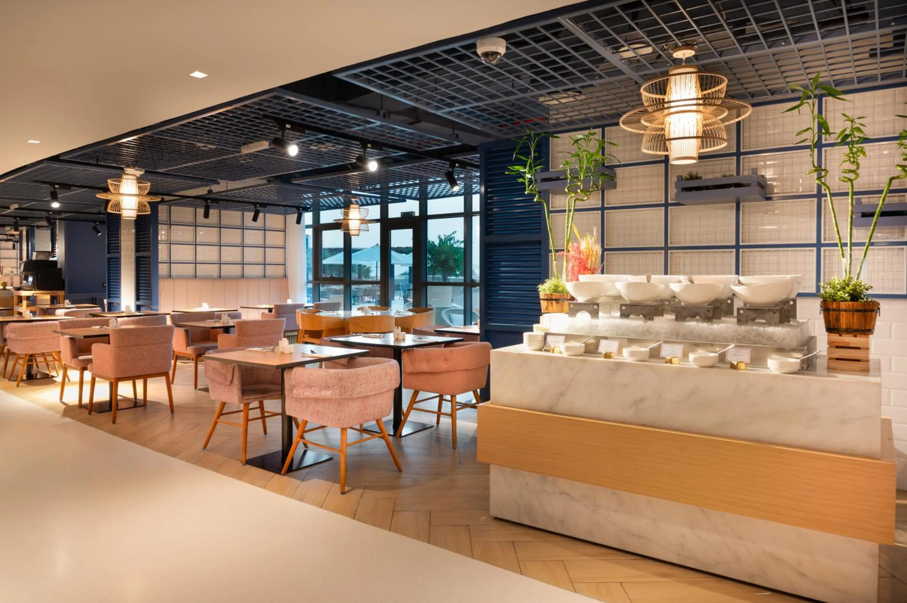 Restaurant/places to eat in NH Collection Dubai The Palm