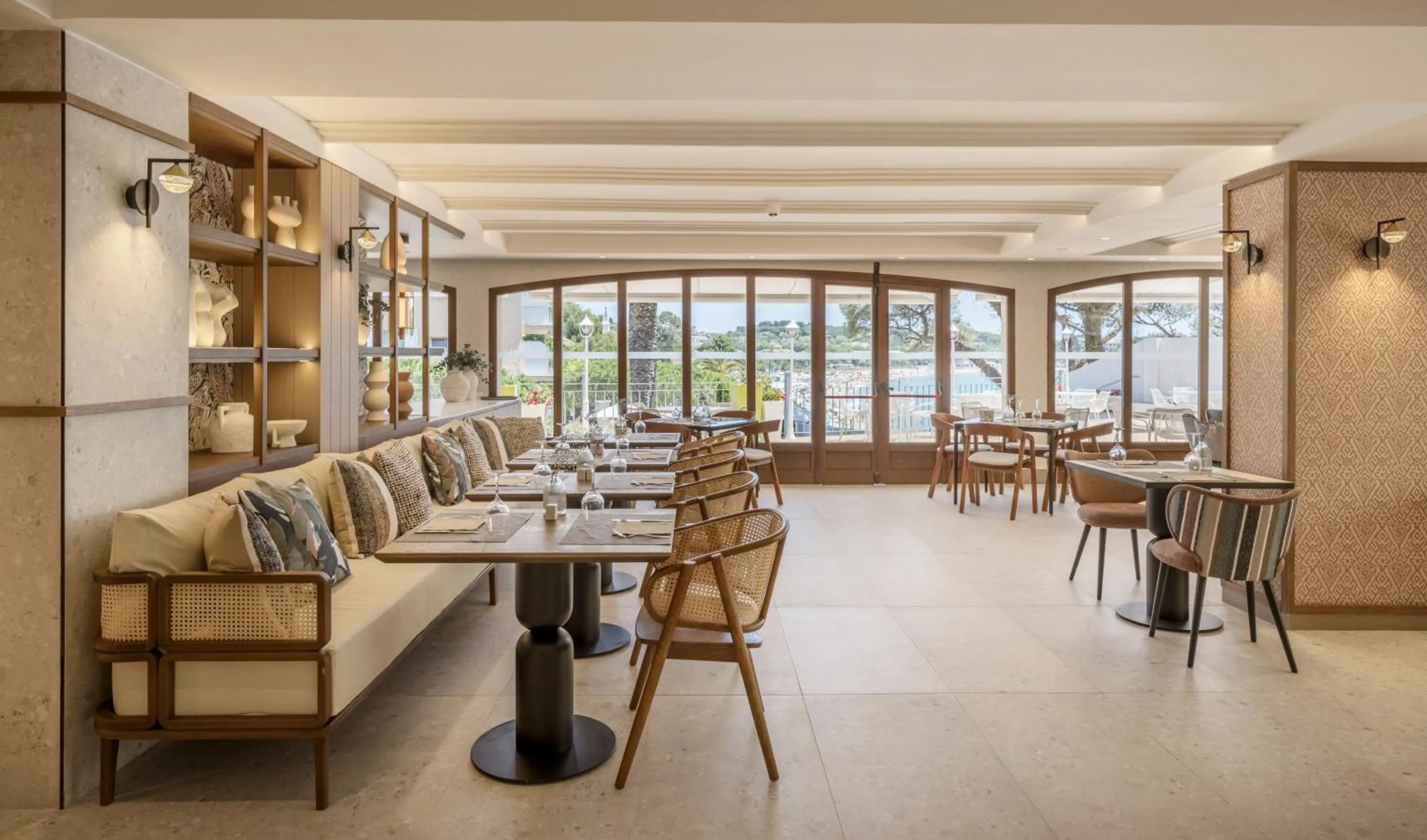 Restaurant/places to eat in Ilunion Caleta Park