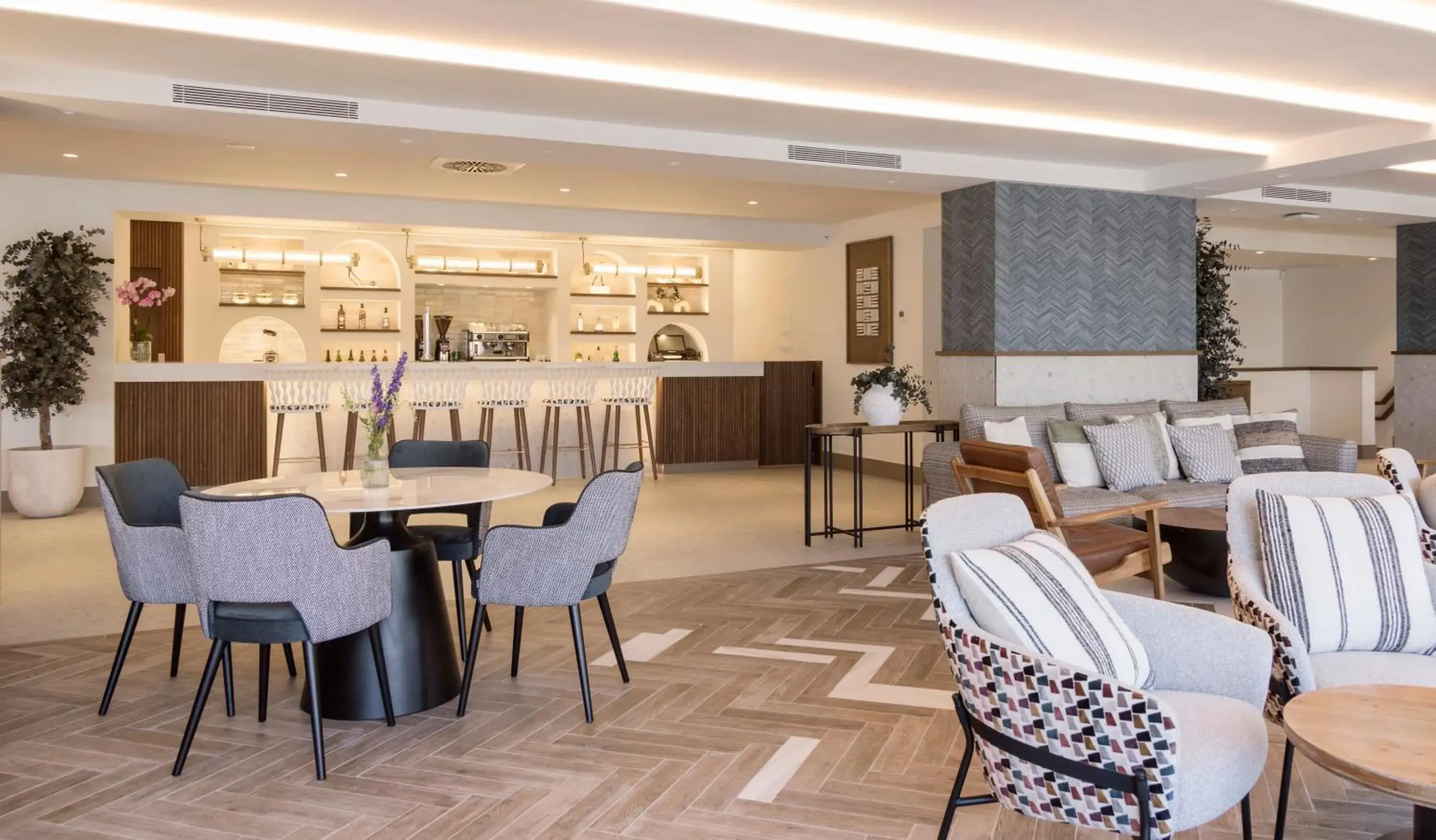 Lounge or bar in Ilunion Caleta Park Lounge or bar in Ilunion Caleta Park