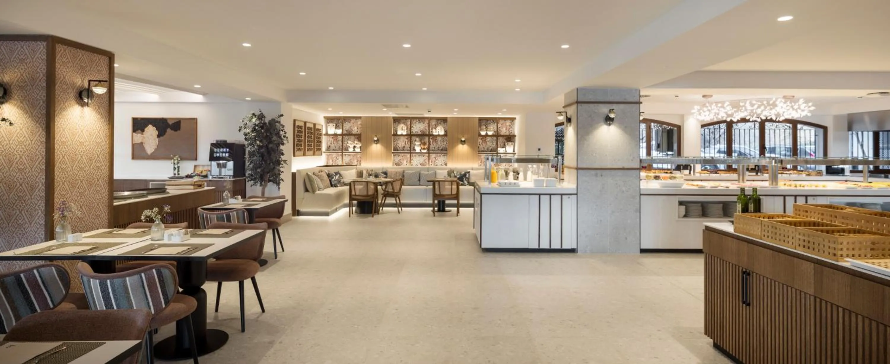 Restaurant/places to eat in Ilunion Caleta Park