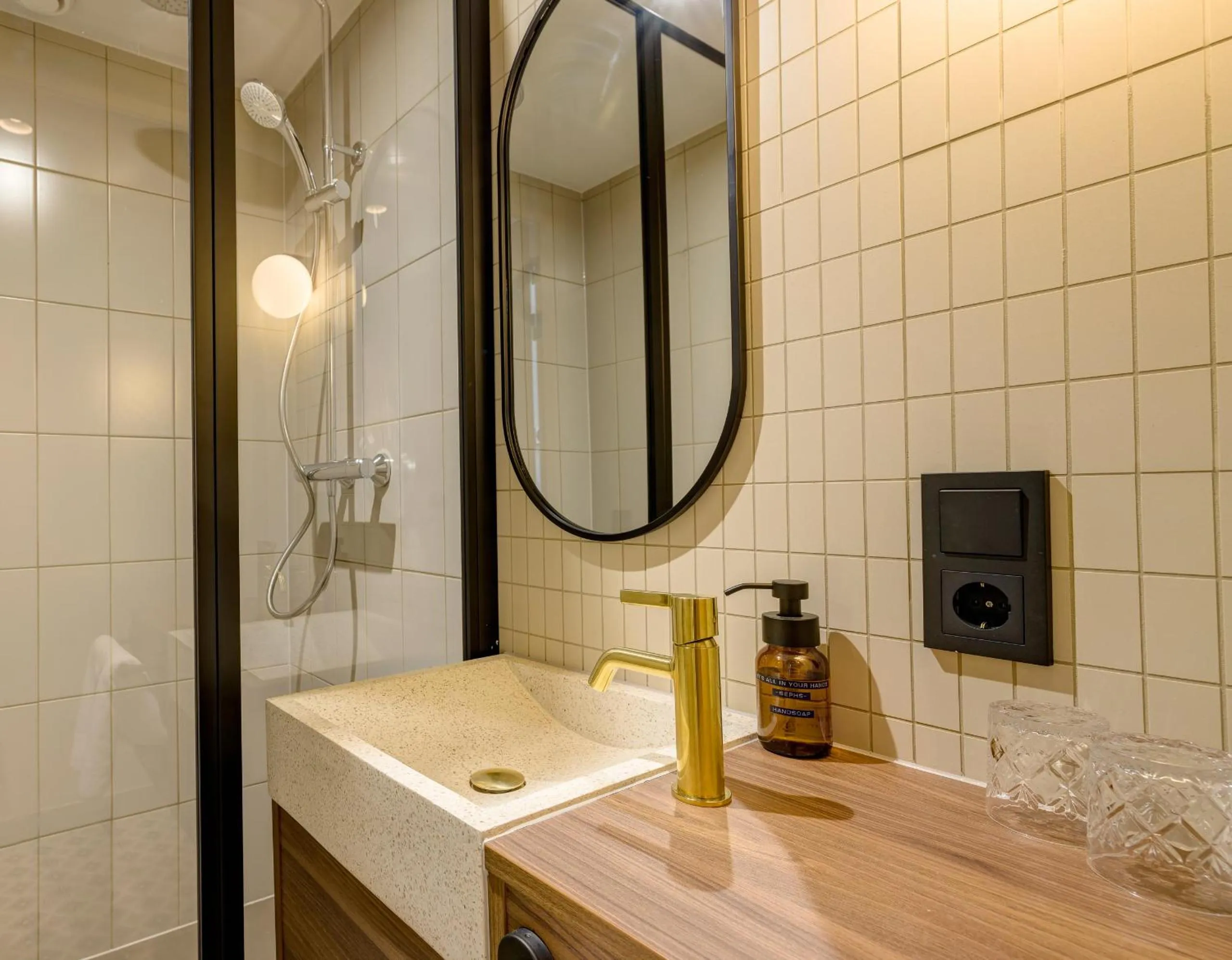 Shower in SEPHS Hotel Sittard