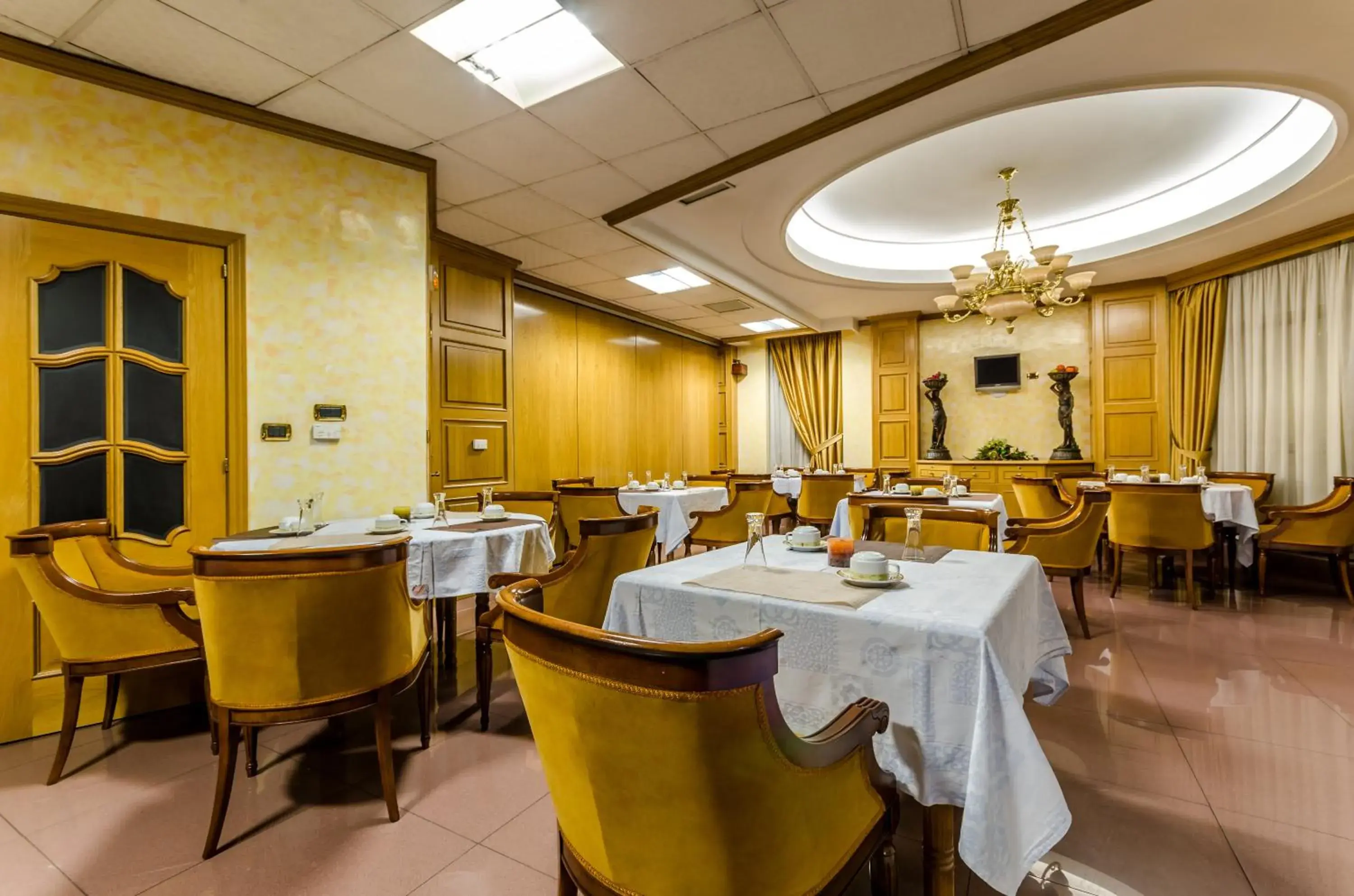 Restaurant/places to eat in Hotel Princess Restaurant/places to eat in Hotel Princess