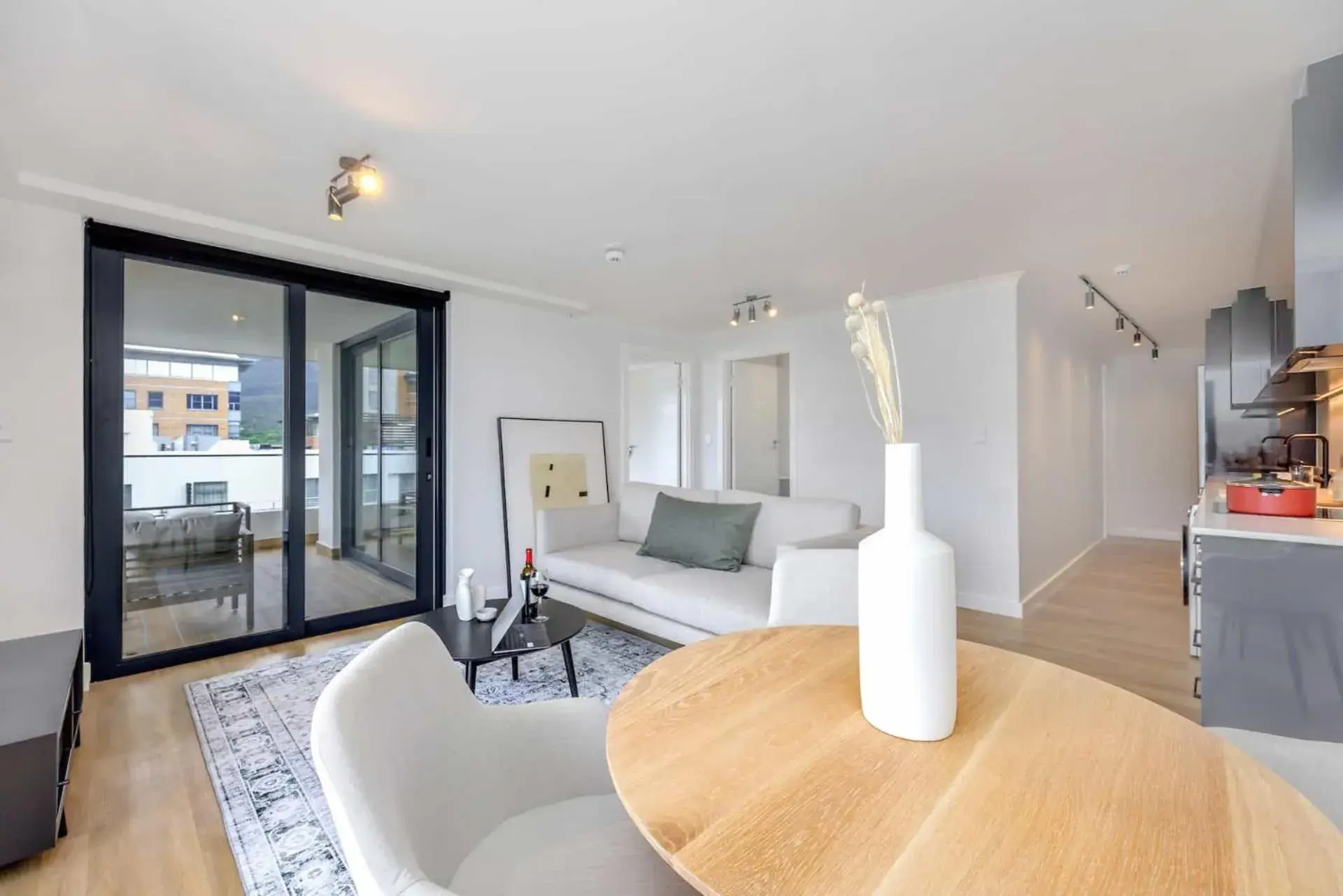 Kitchen or kitchenette in Newlands Peak Aparthotel by Totalstay Kitchen or kitchenette in Newlands Peak Aparthotel by Totalstay