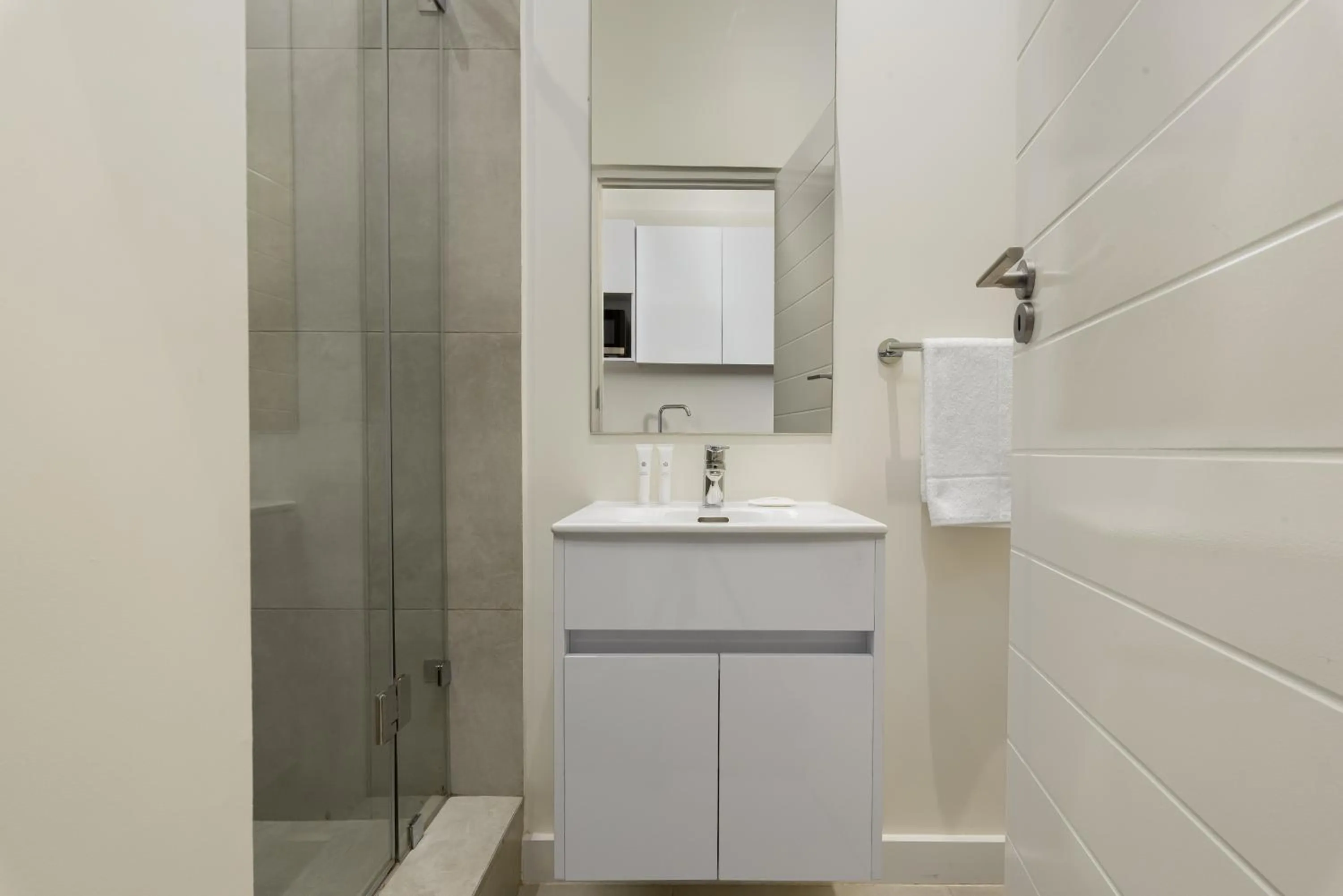 Shower in Newlands Peak Aparthotel by Totalstay