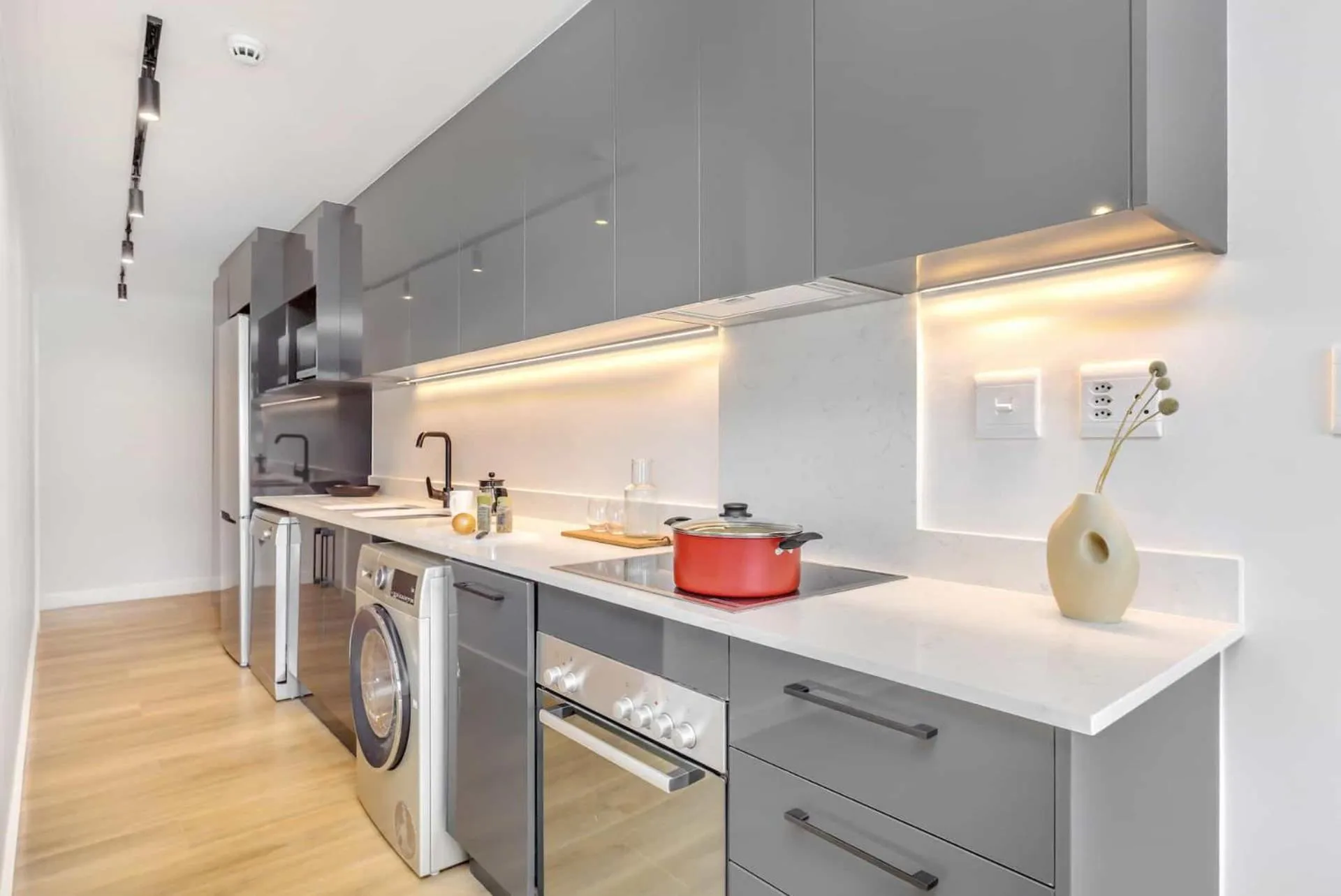 Kitchen or kitchenette in Newlands Peak Aparthotel by Totalstay