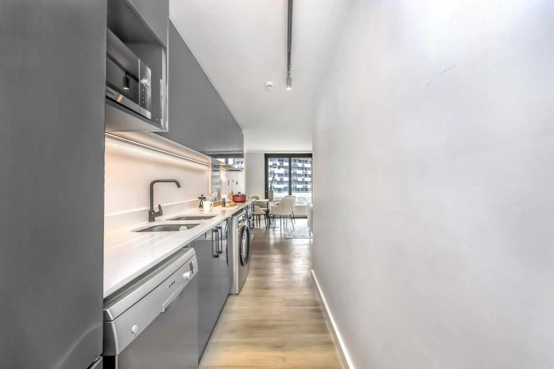 Kitchen or kitchenette in Newlands Peak Aparthotel by Totalstay