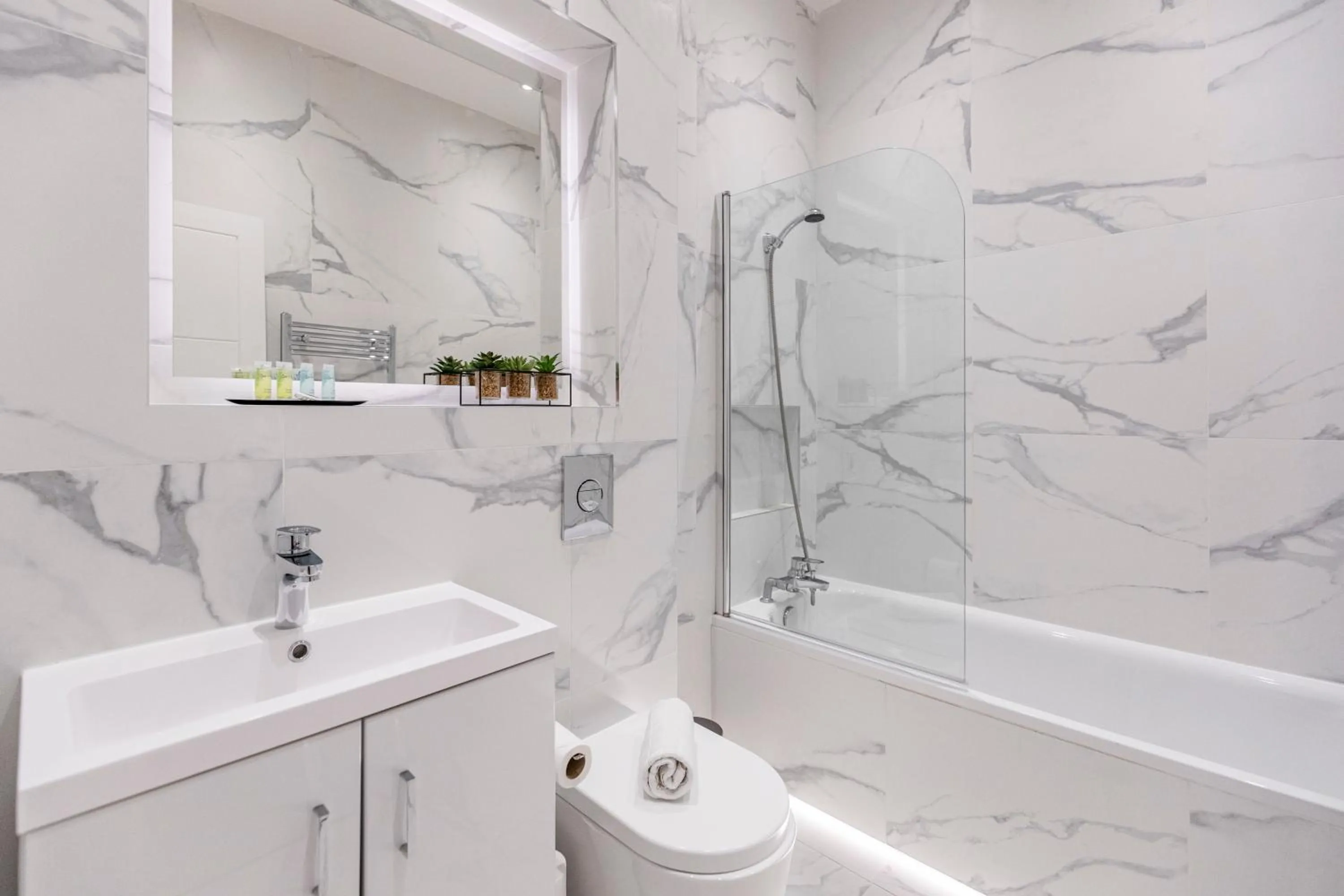 Welcoming and Spacious Apartment- Excellent Location