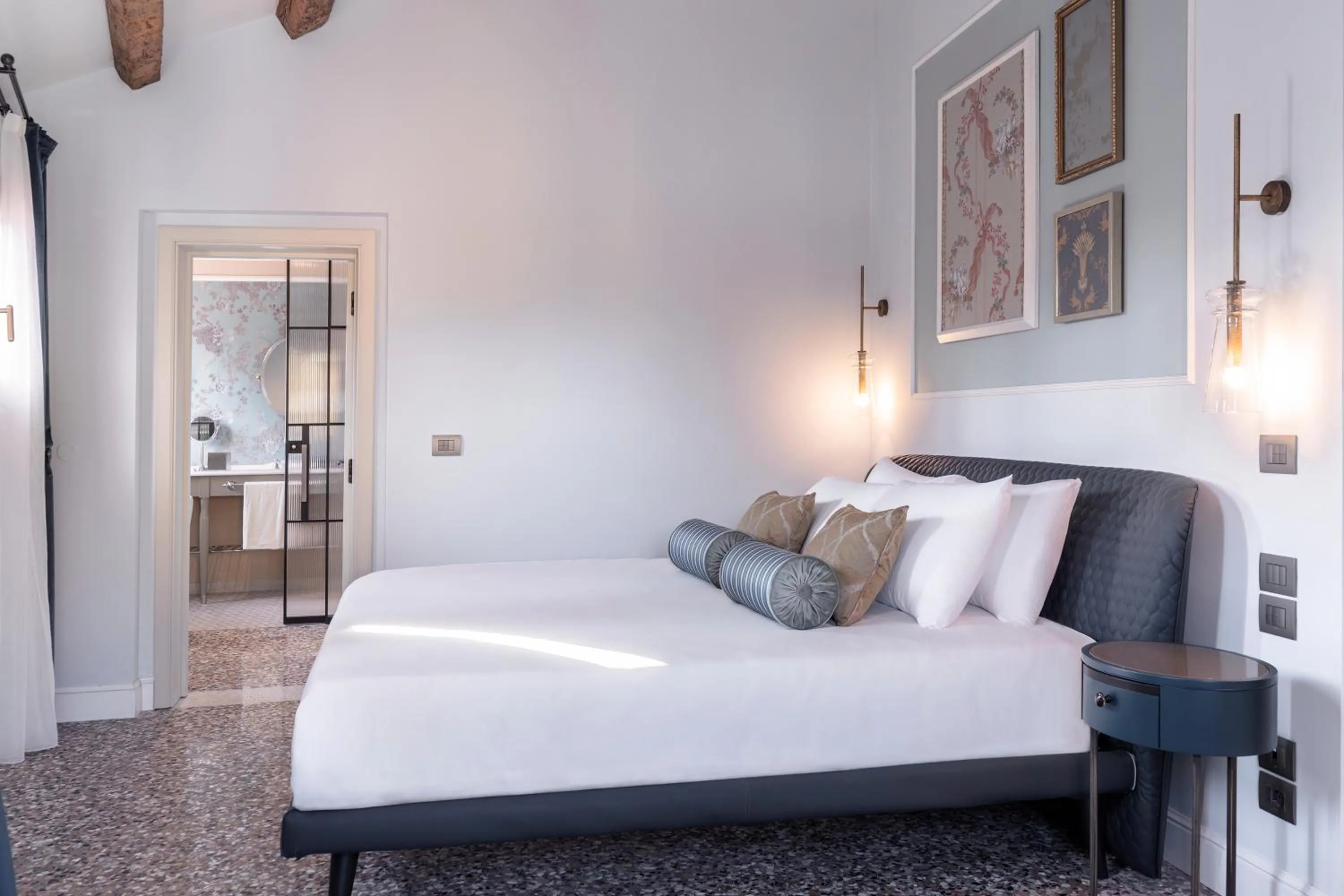 Photo of the whole room, Bed in Be Mate Ponte di Rialto