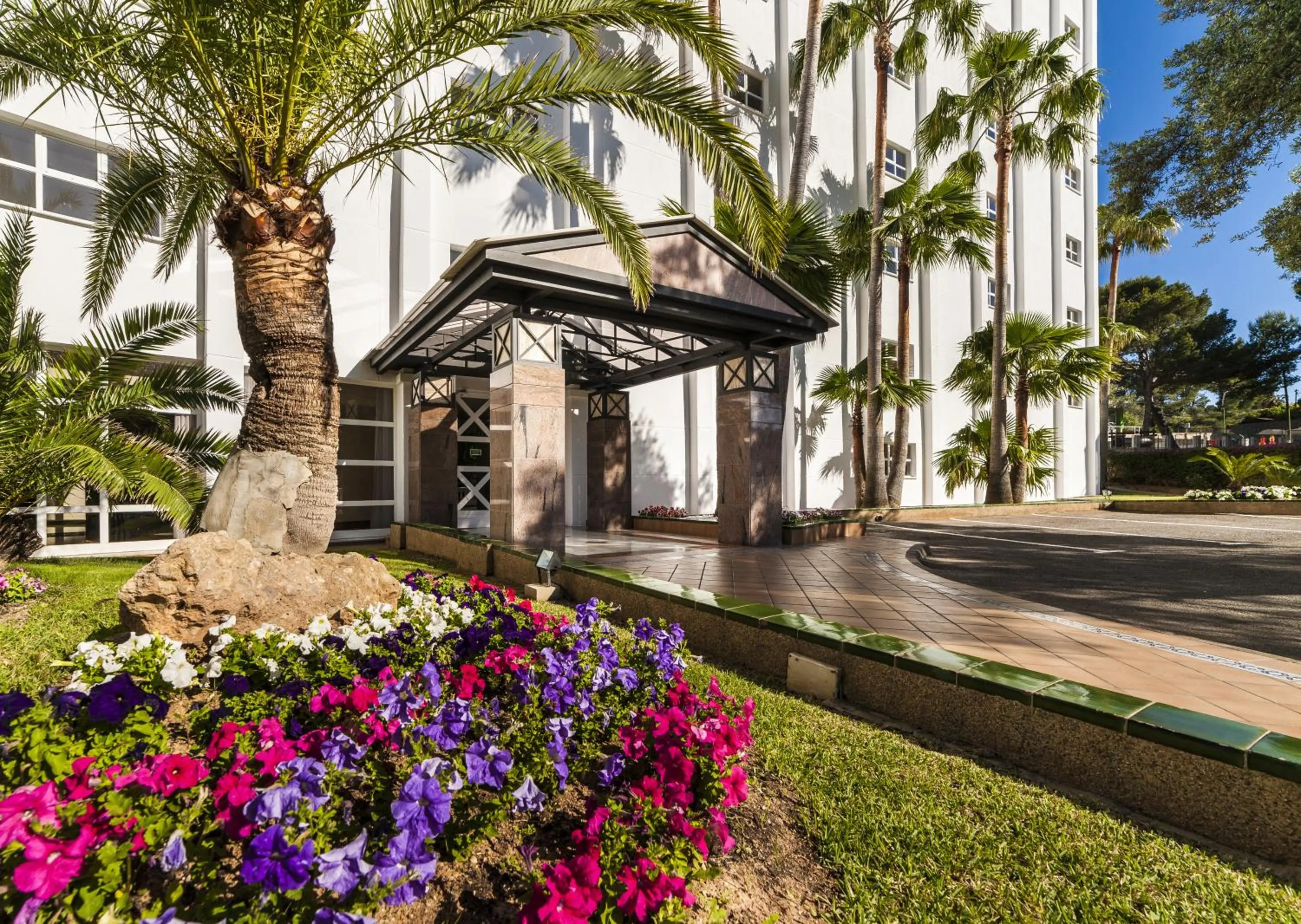 Garden in Globales Palmanova Palace