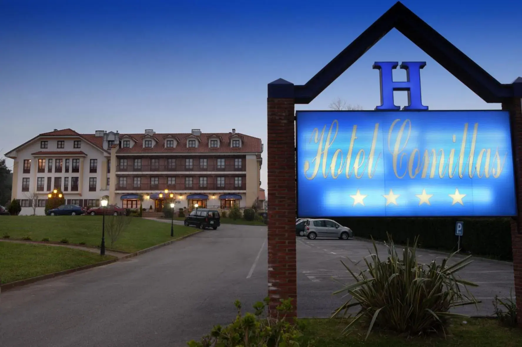 Facade/entrance in Hotel Comillas Facade/entrance in Hotel Comillas