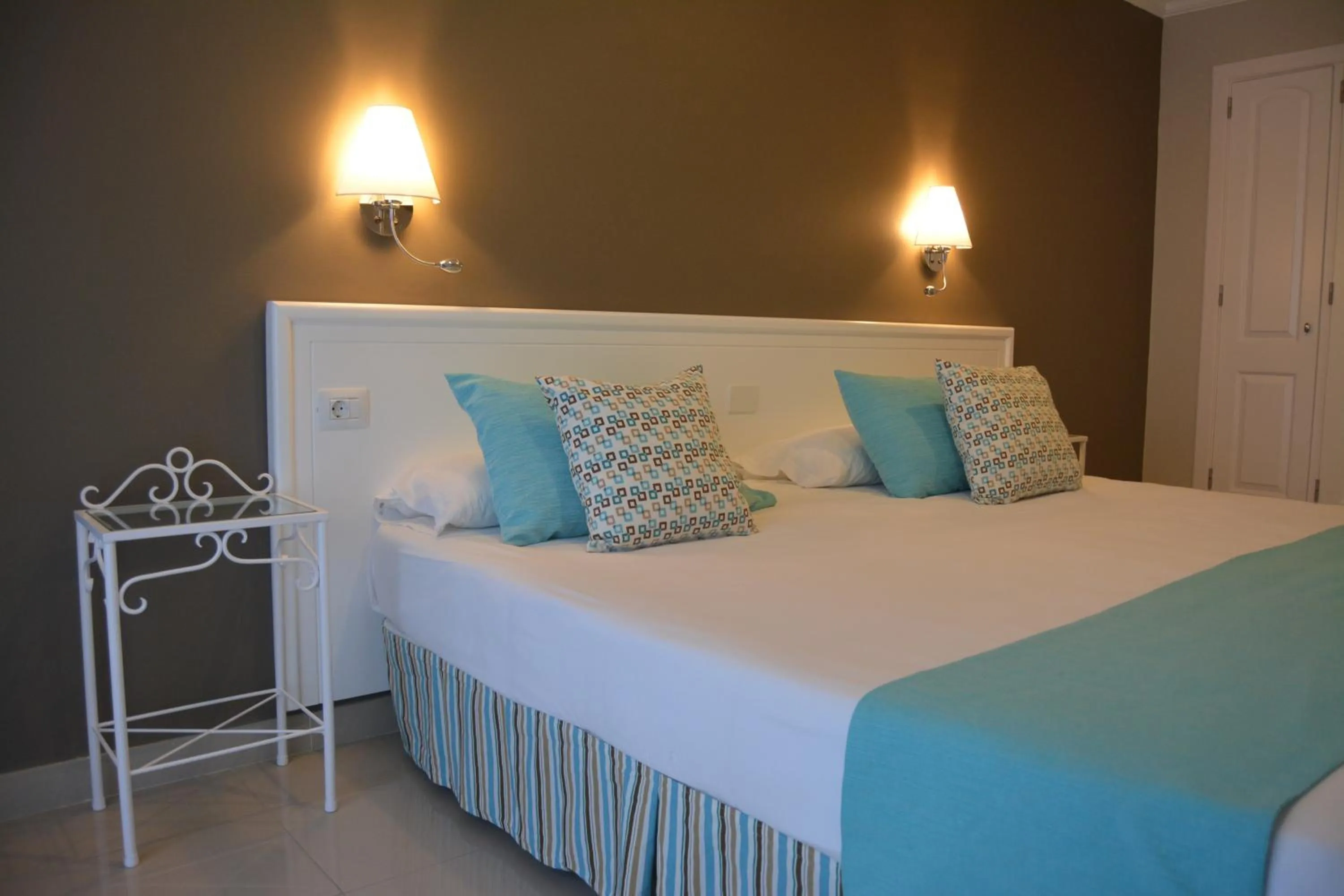 Bedroom, Bed in RF La Quinta Park Suites