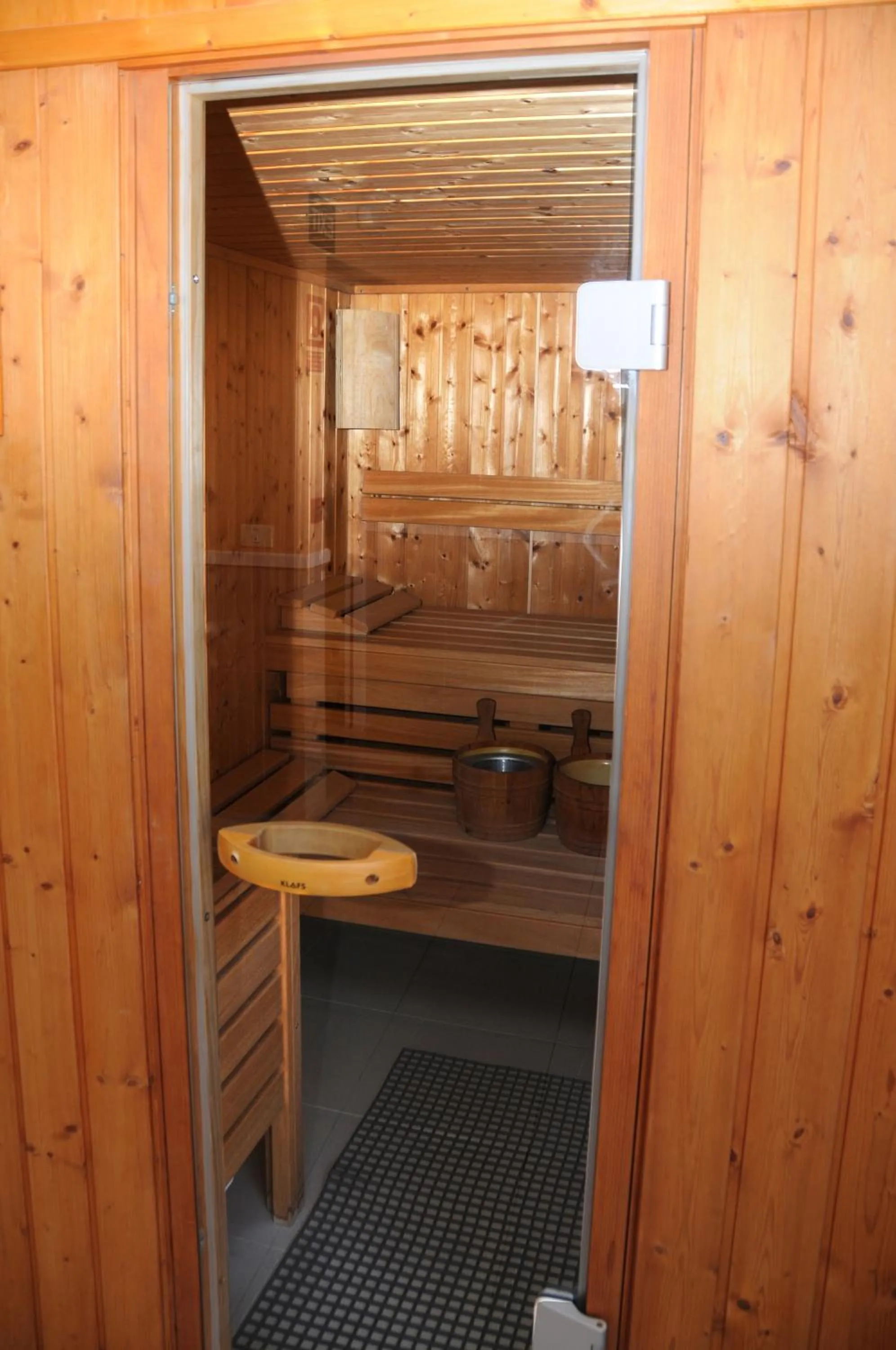 Sauna in RF La Quinta Park Suites