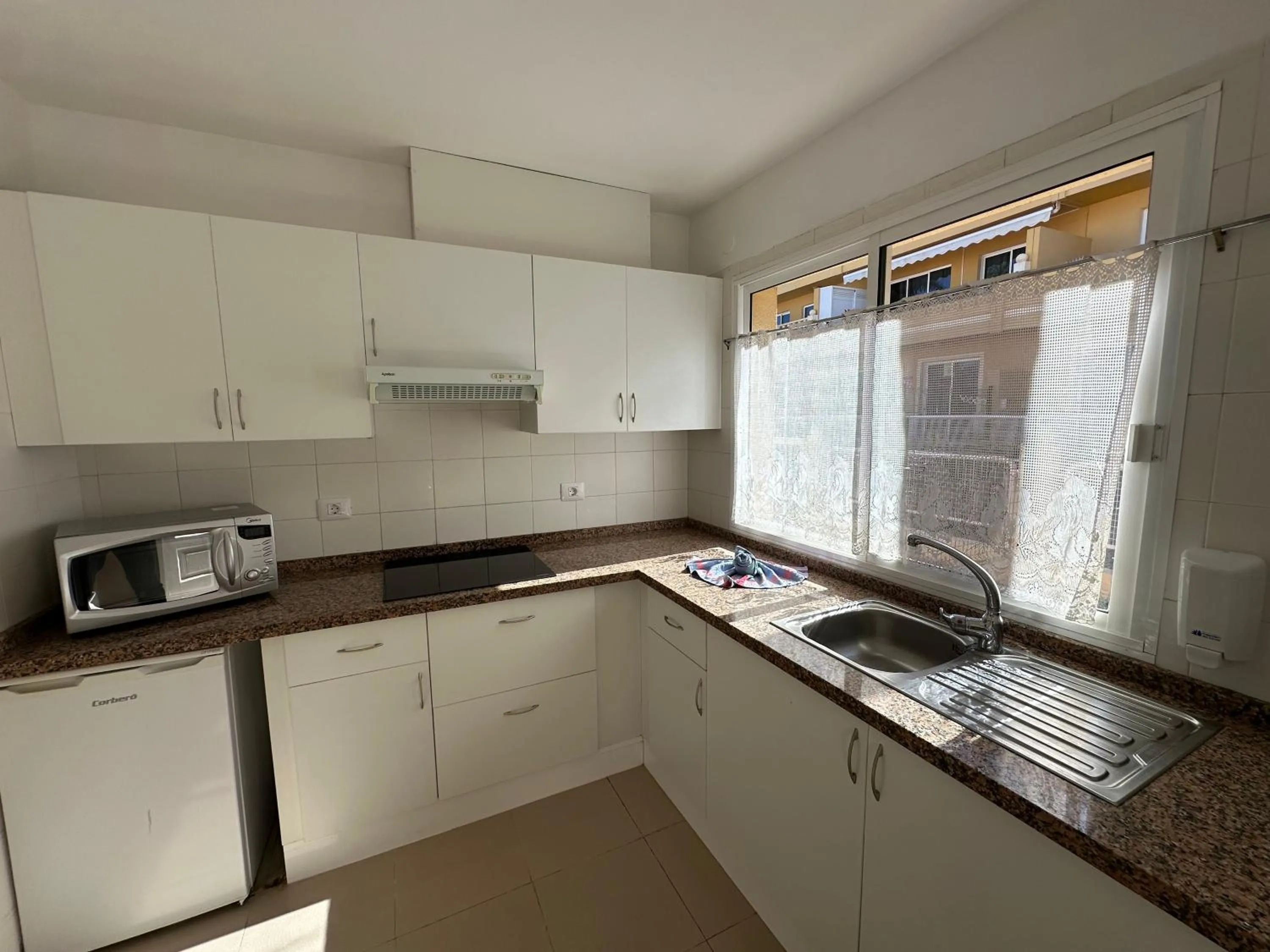 Kitchen or kitchenette in RF La Quinta Park Suites