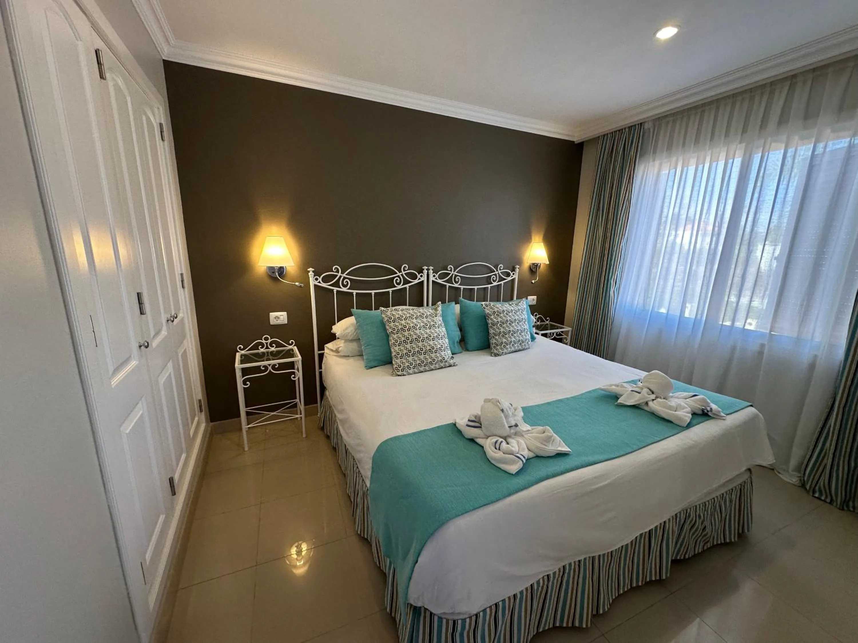 Bedroom, Bed in RF La Quinta Park Suites