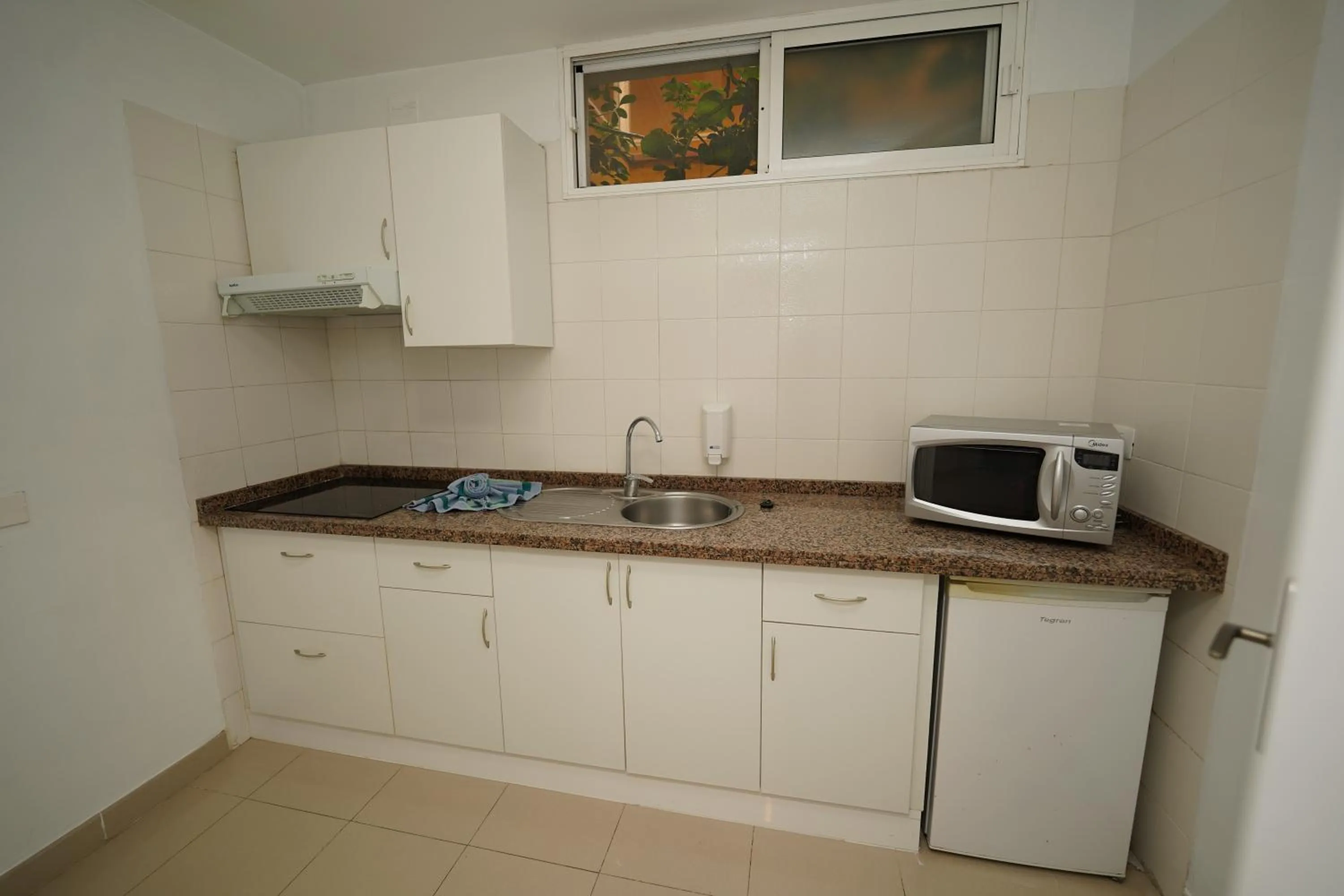 kitchen in RF La Quinta Park Suites