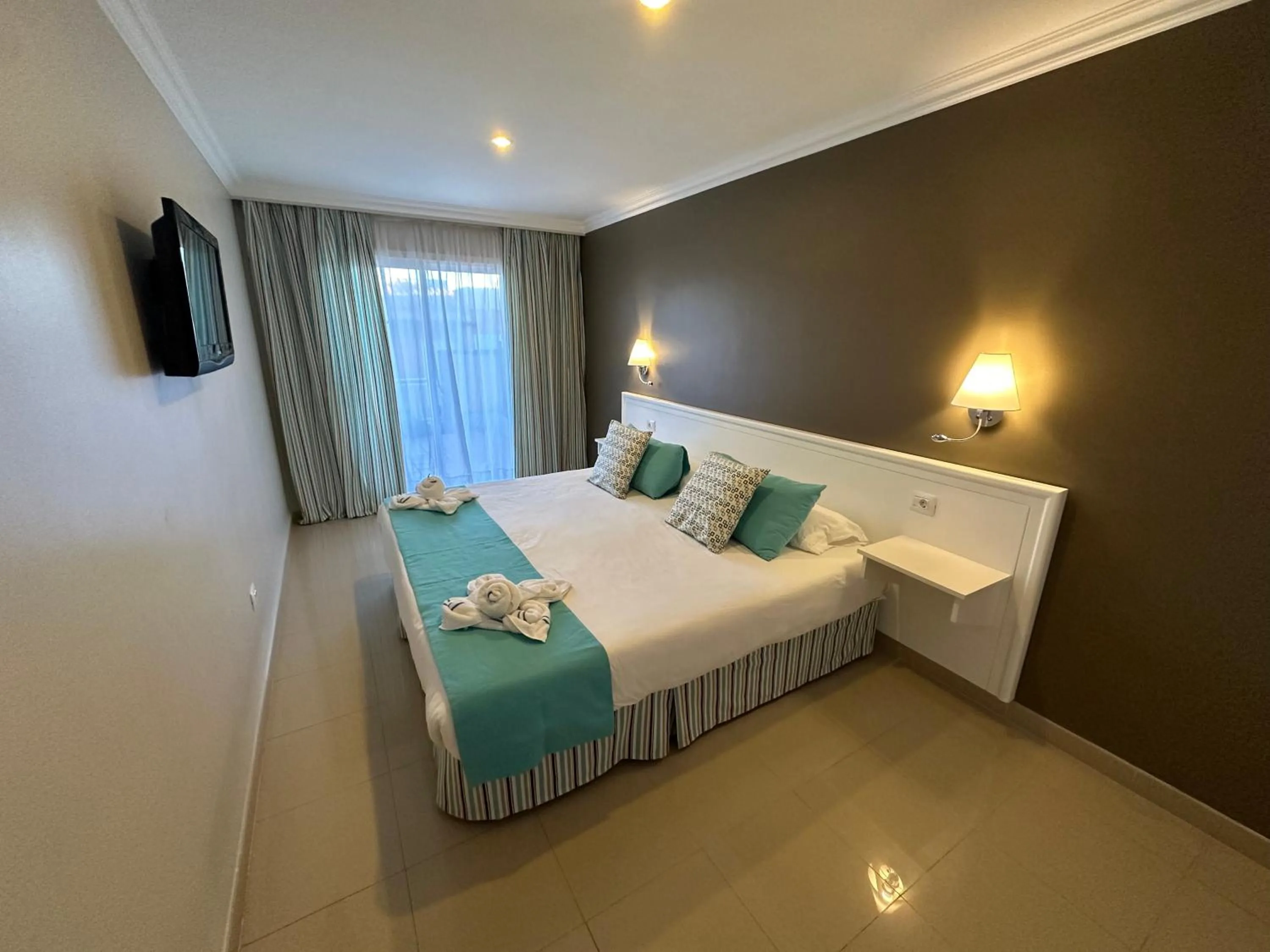 Bedroom, Bed in RF La Quinta Park Suites