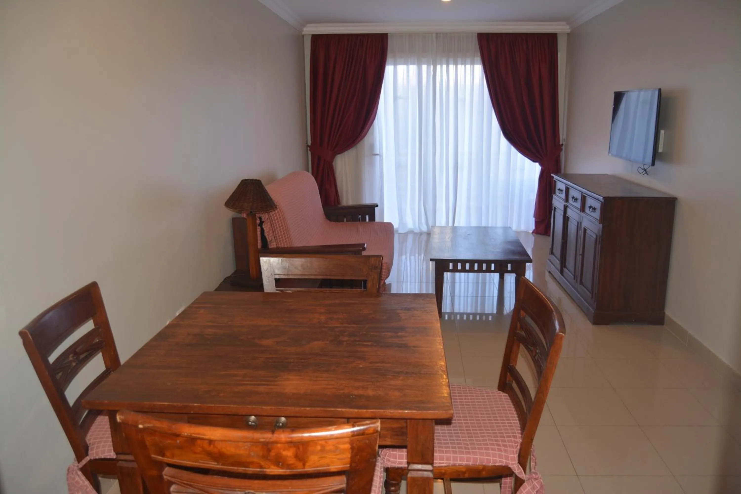 Living room in RF La Quinta Park Suites