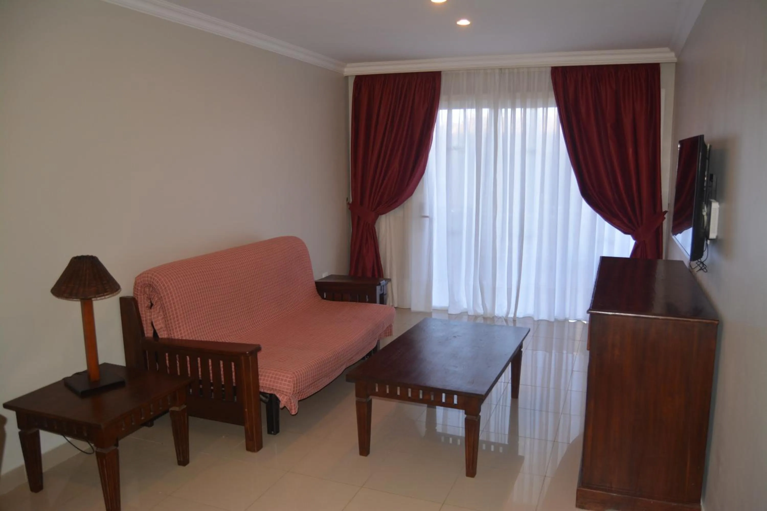 Living room in RF La Quinta Park Suites