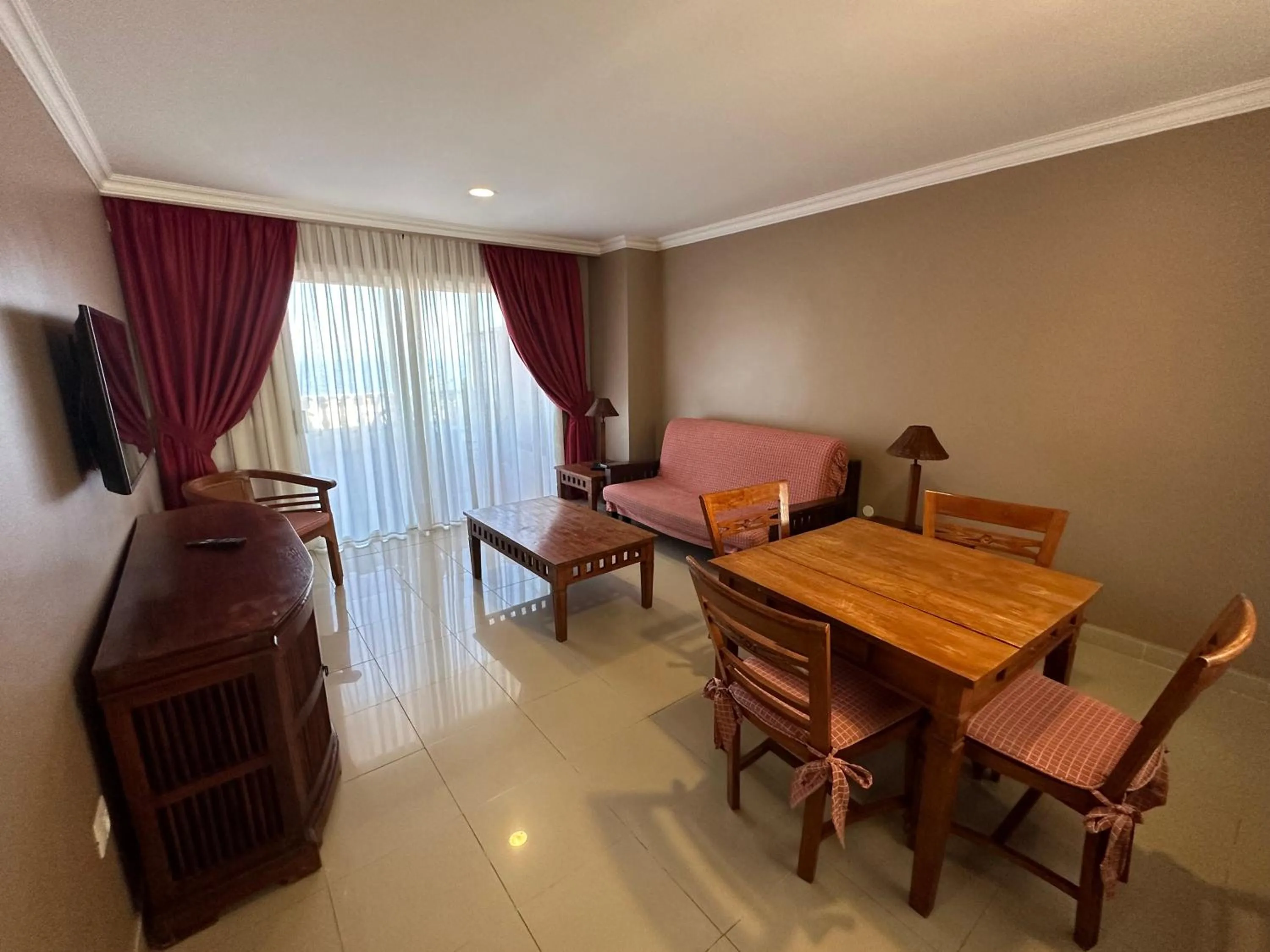 TV and multimedia in RF La Quinta Park Suites