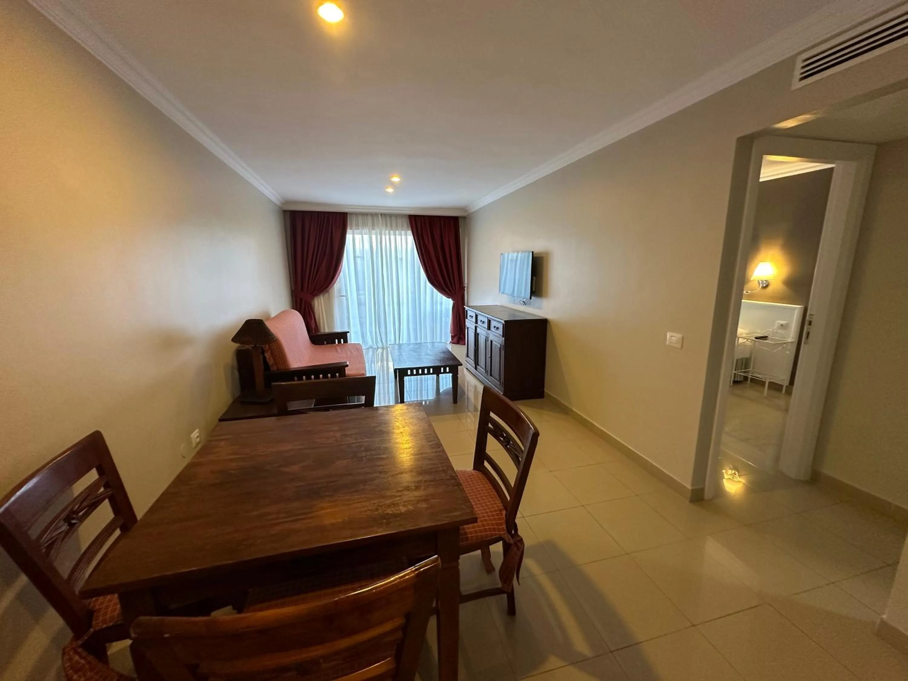 TV and multimedia in RF La Quinta Park Suites