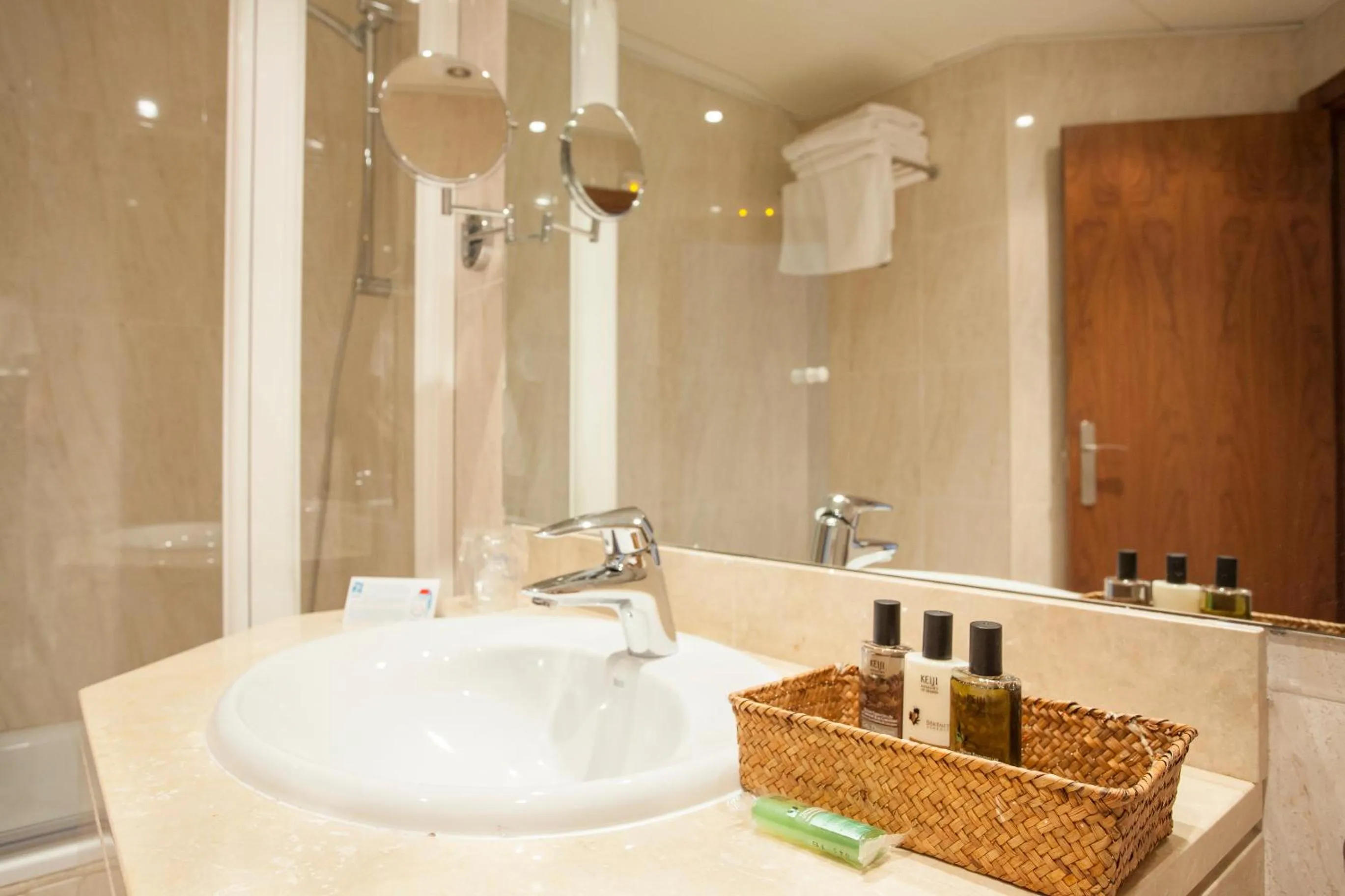 Bathroom in Hotel FC Villalba