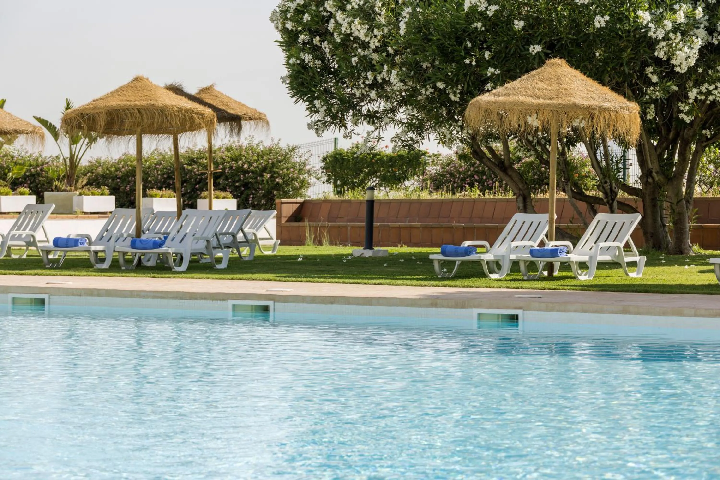 Swimming pool in Ilunion Alcora Sevilla