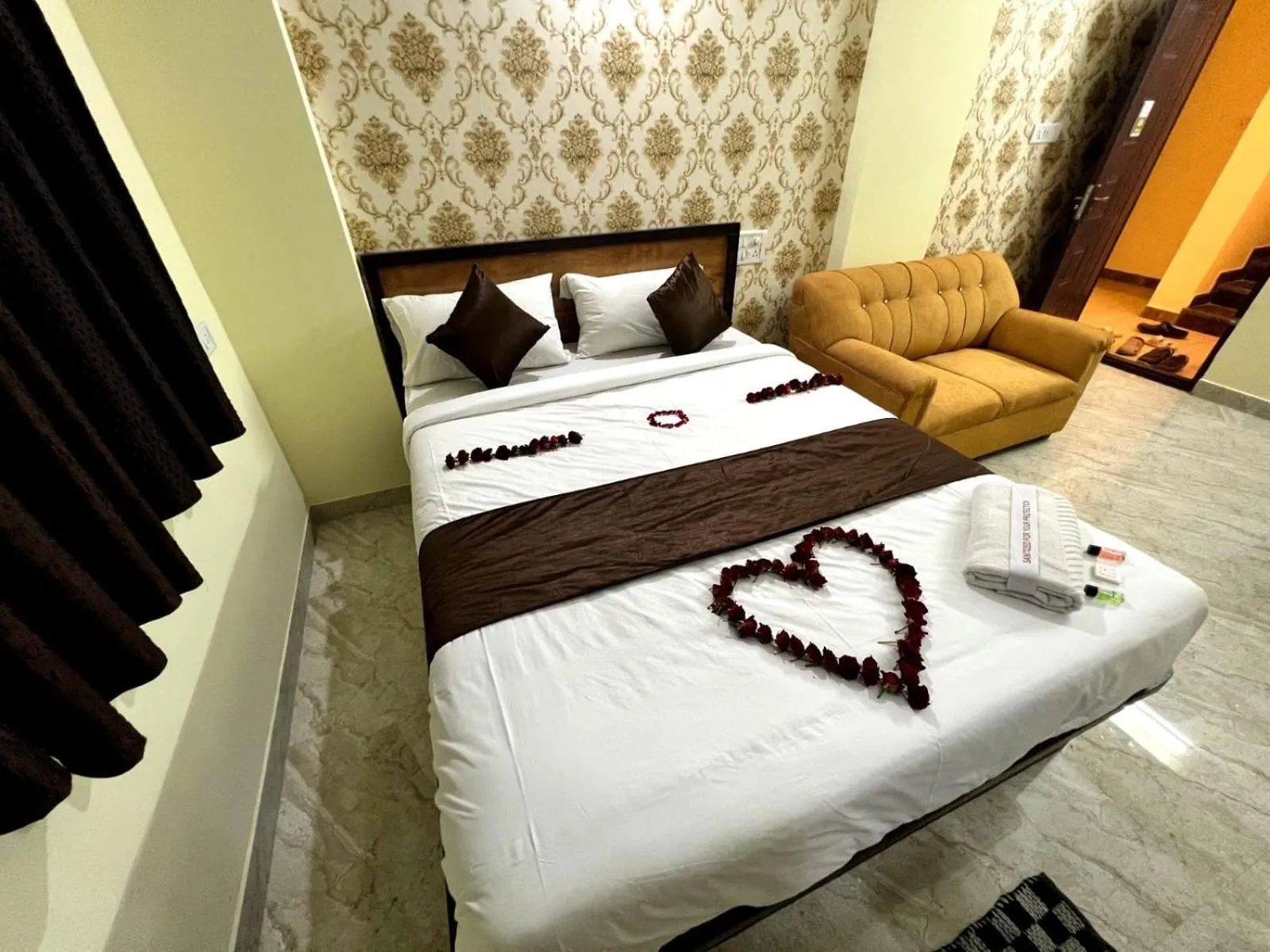Bed in Hotel East park Electronic City