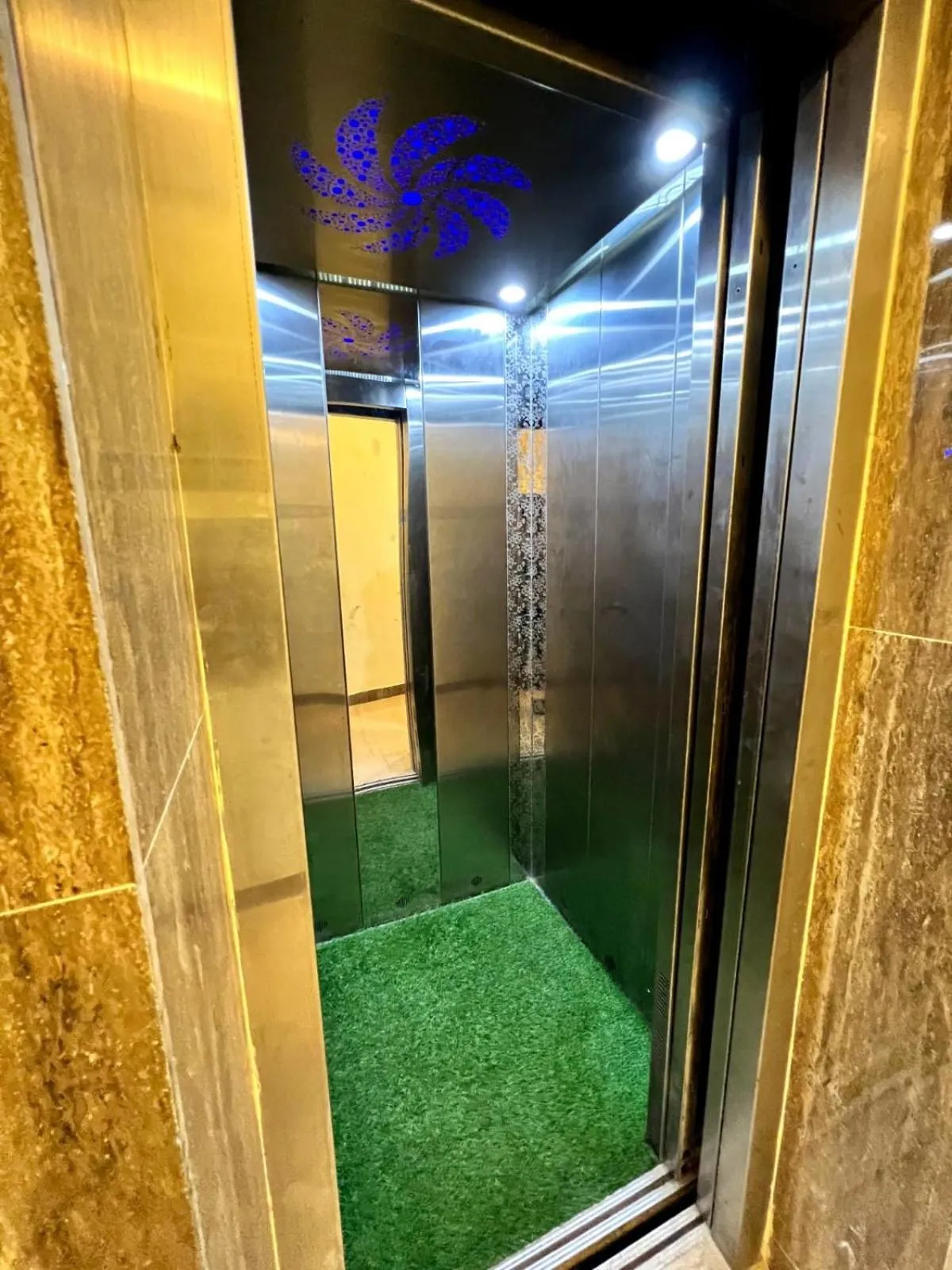 elevator in Hotel East park Electronic City