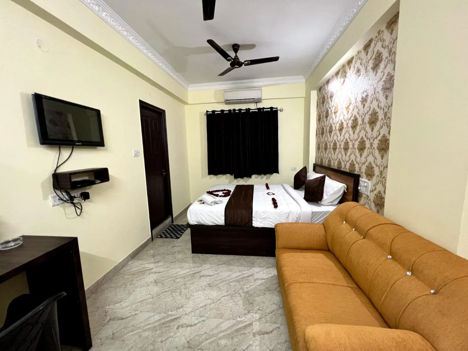 Bed in Hotel East park Electronic City
