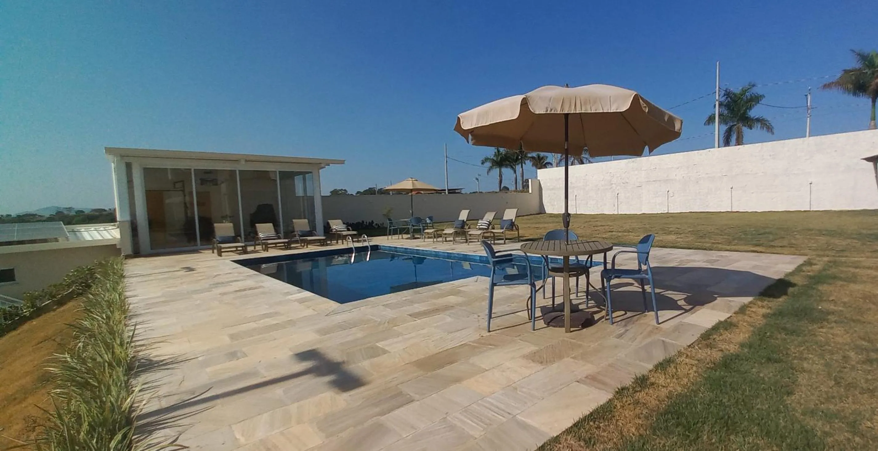 Swimming pool in Pousada Vila Craton Canastra