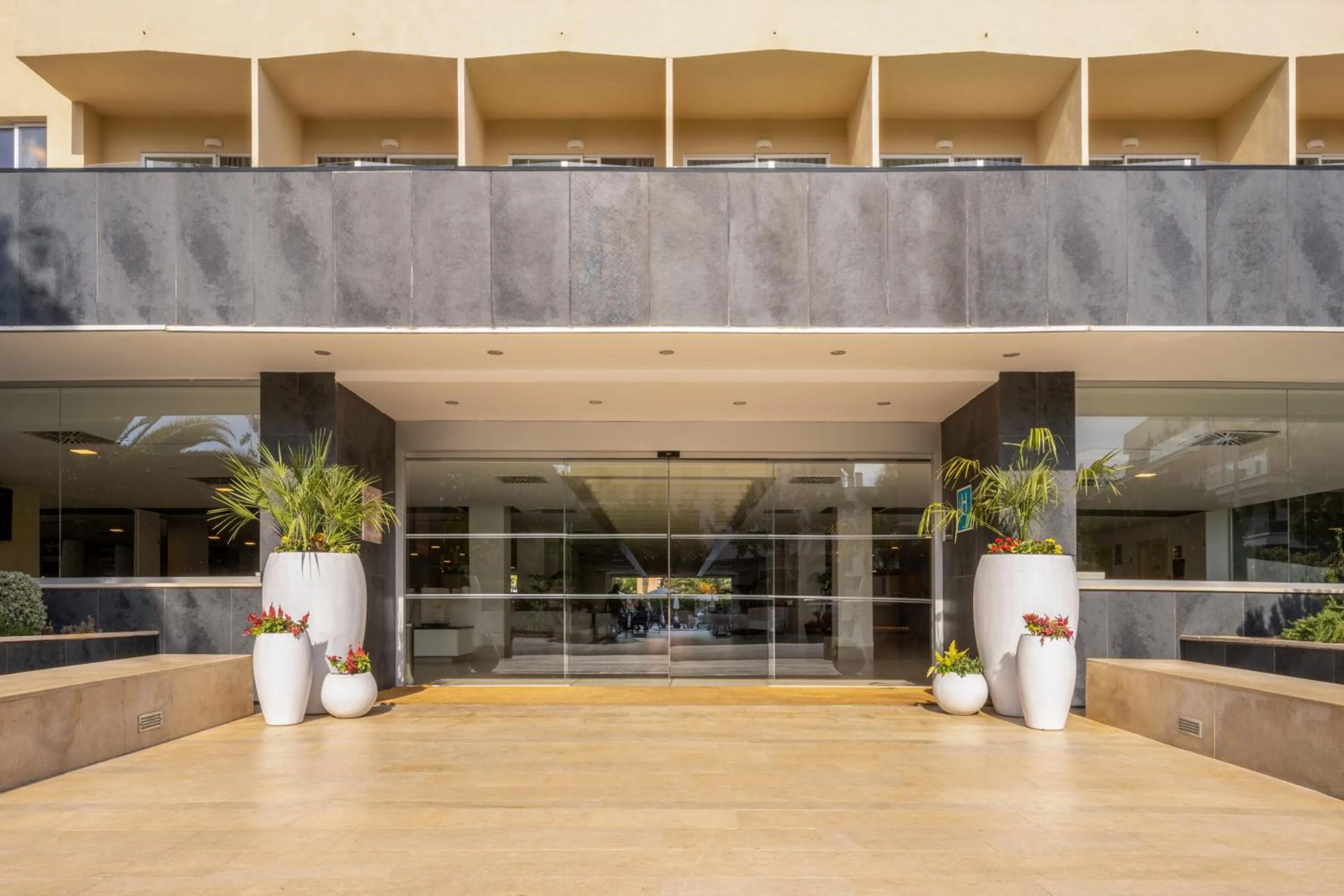 Property building in Sol Palmanova Mallorca