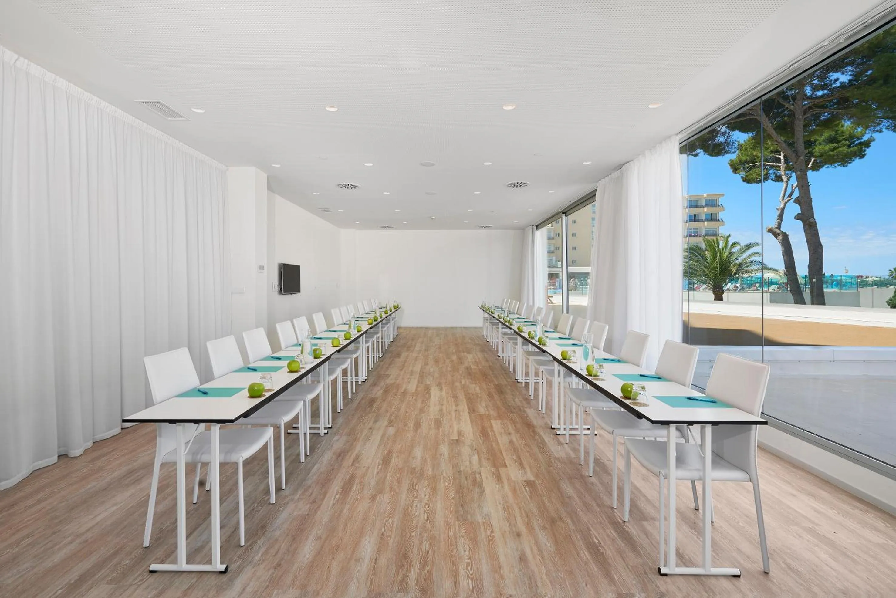 Business facilities in Meliá Calviá Beach