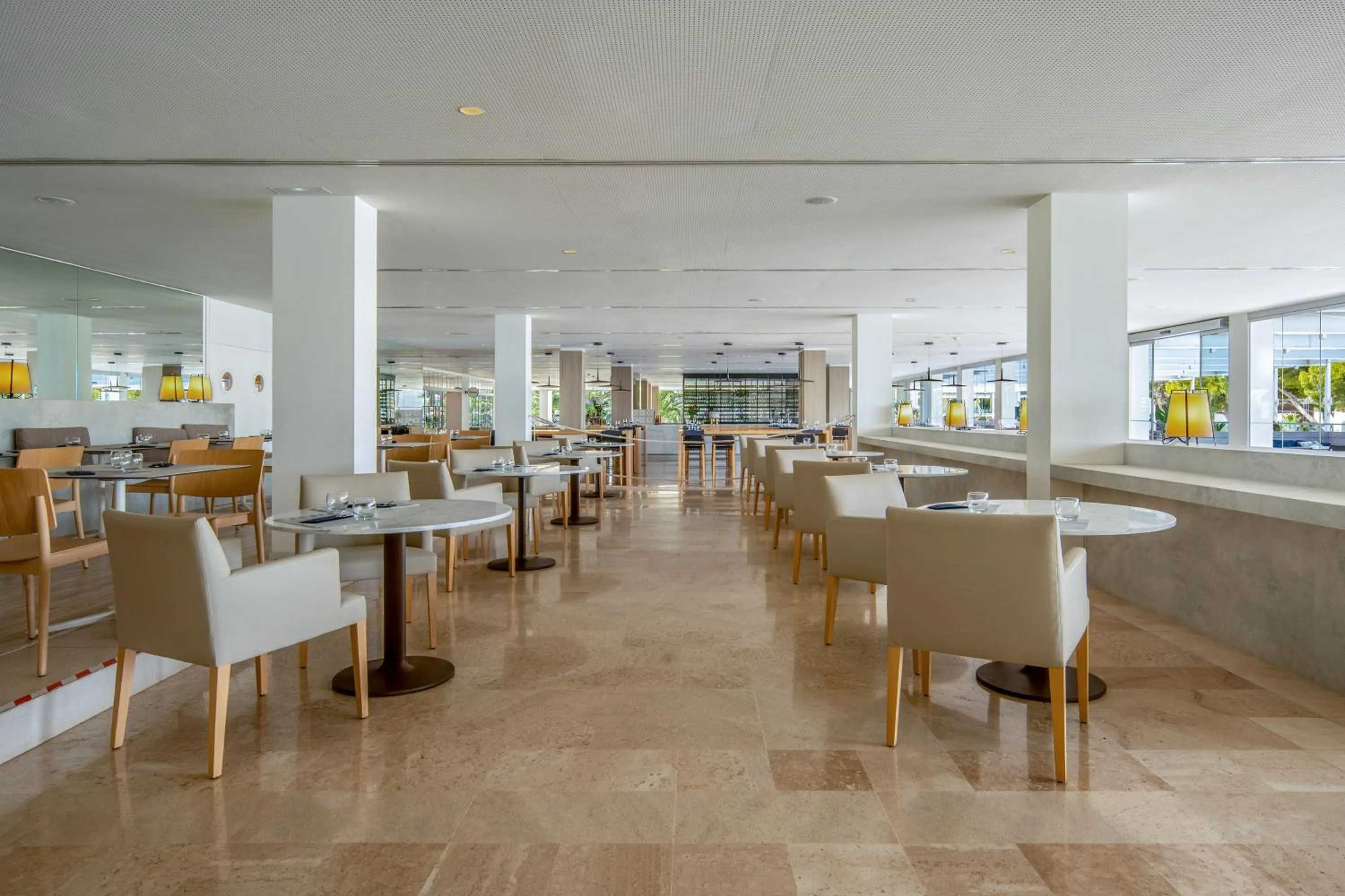 Restaurant/places to eat in Meliá Calviá Beach